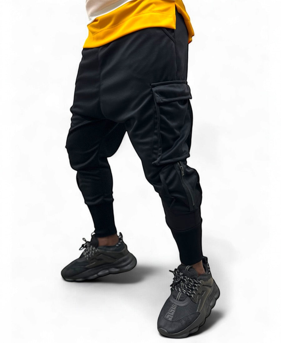 Black trousers with side pockets and zips as design