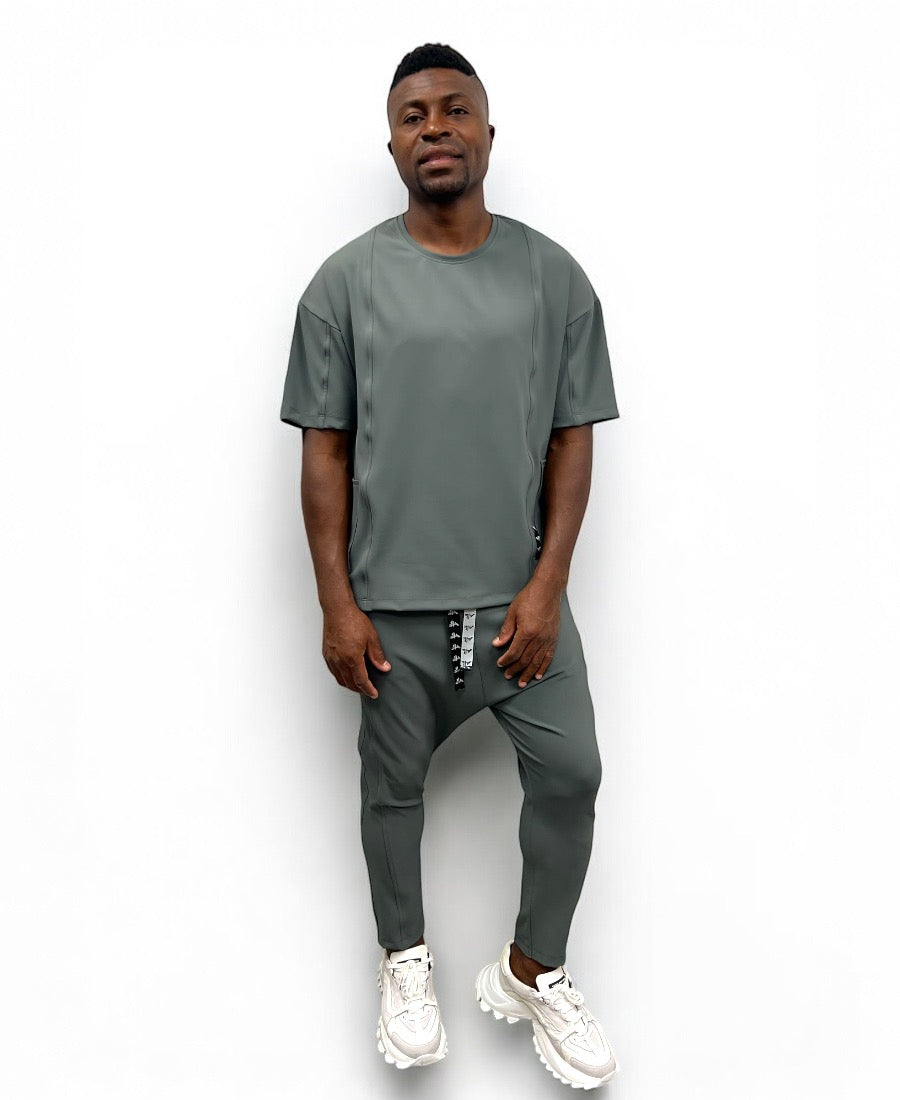 Pantaloni kaki cu design lateral