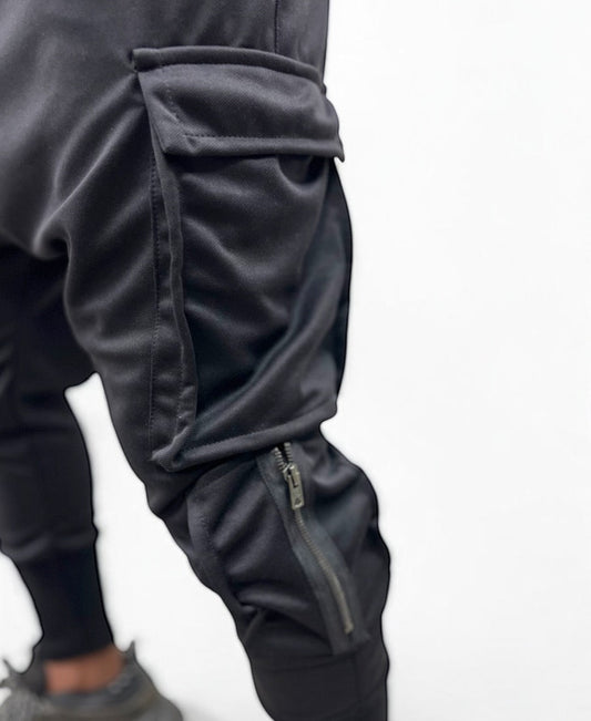 Black trousers with side pockets and zips as design
