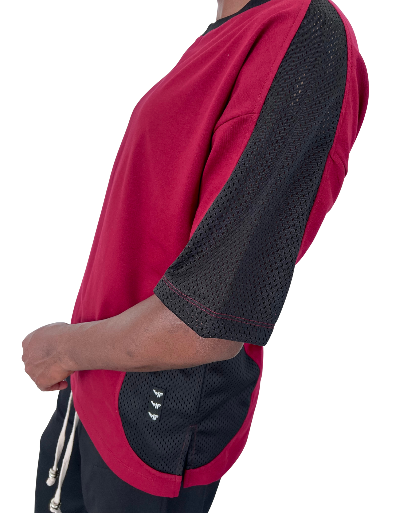 Tricou burgundy cu detalii din plasa neagra