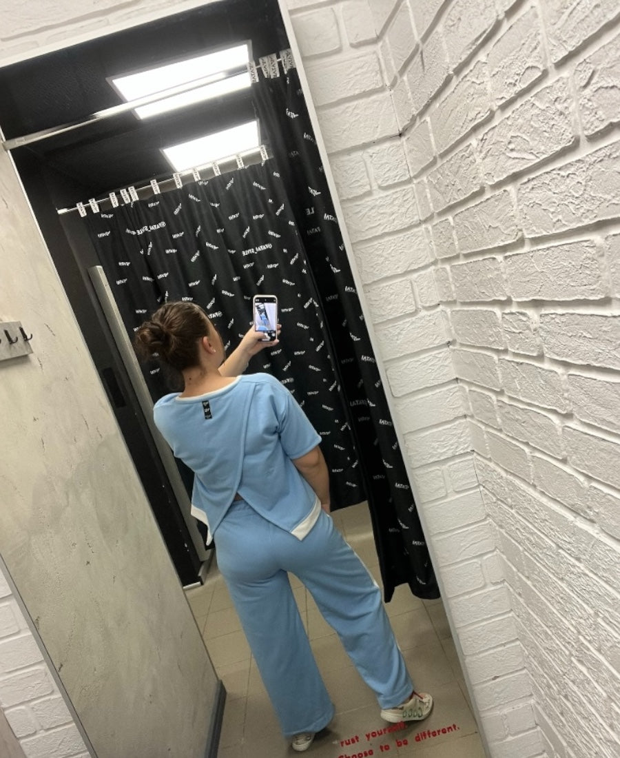 Bleu tracksuit with white details