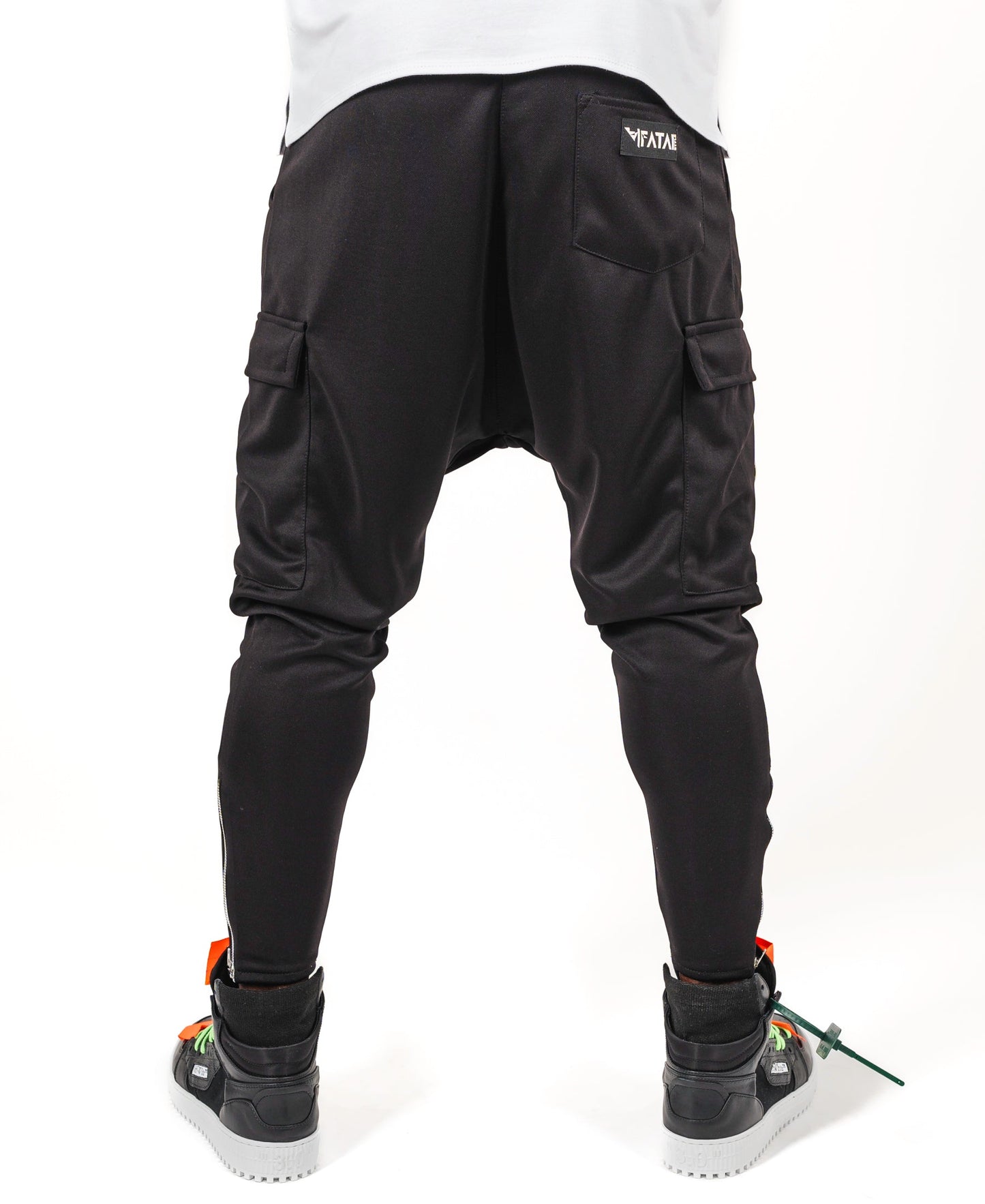 Black trousers with white accesories