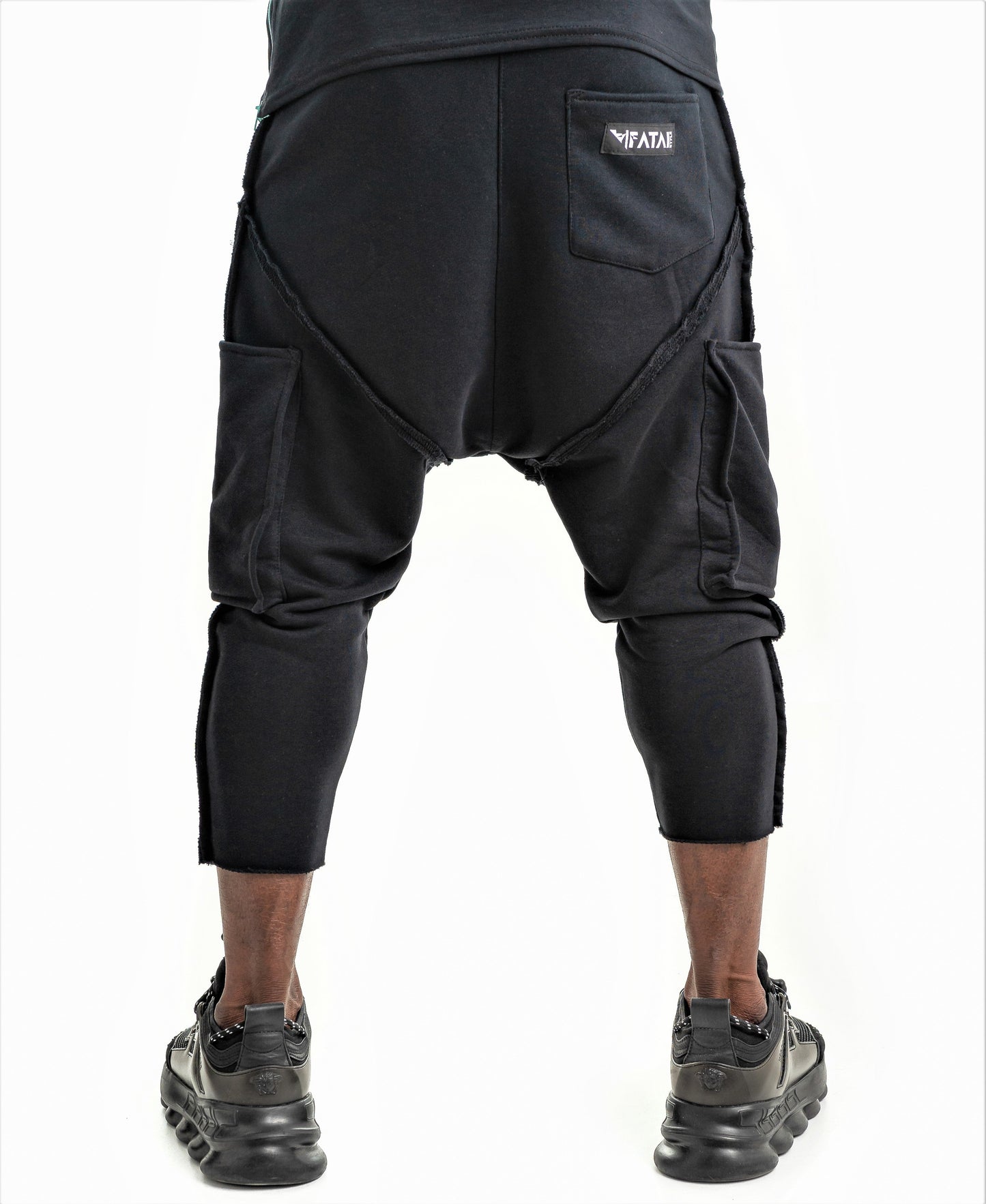Pantaloni negri cu buzunare aplicate si cusatura diagonala