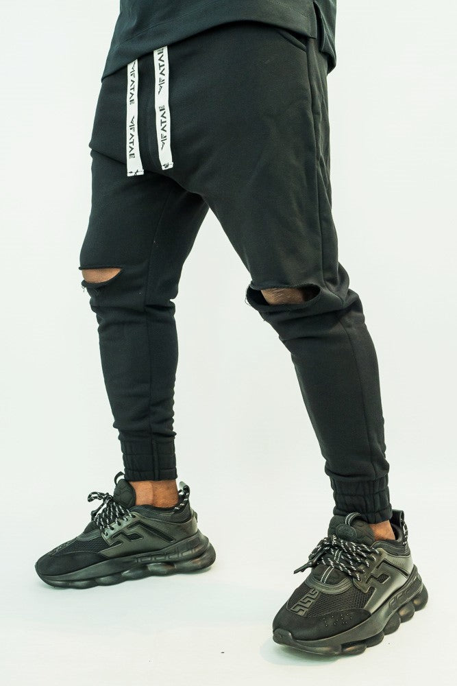 Pantaloni negri cu taietura la genunchi