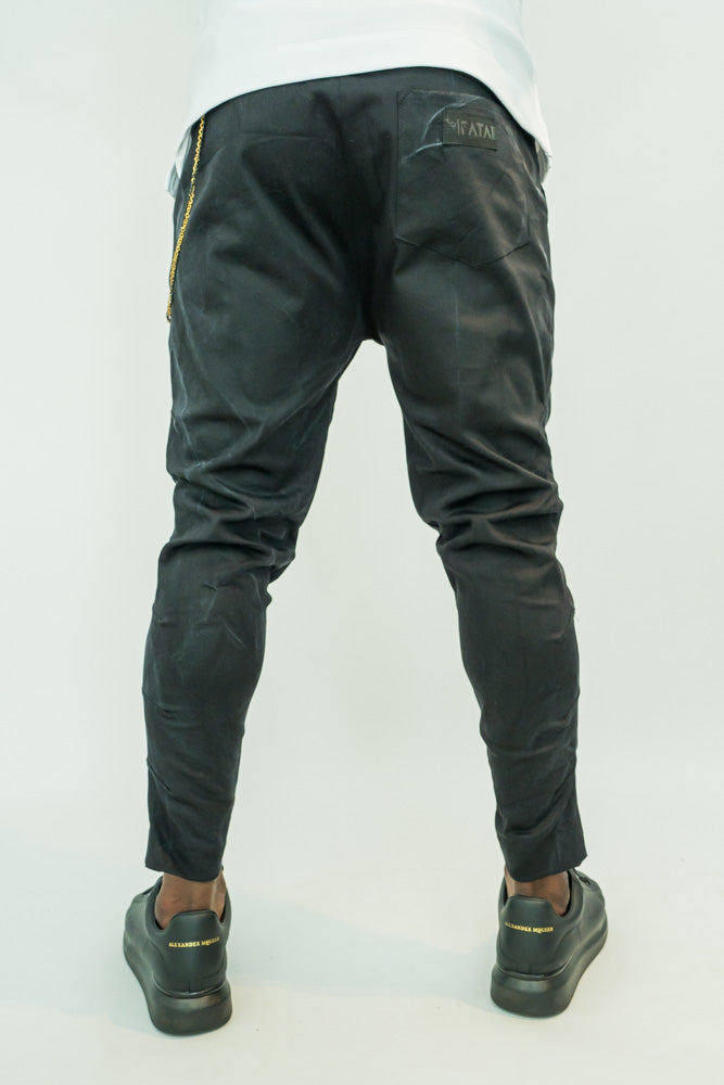 Blugi elasteci cu lant detasabil si detalii pe picior (negru in degrade)