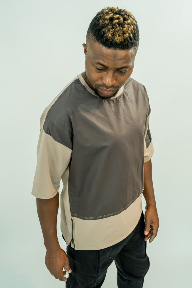 Cappuccino t-shirt with different materials and zip on the hand