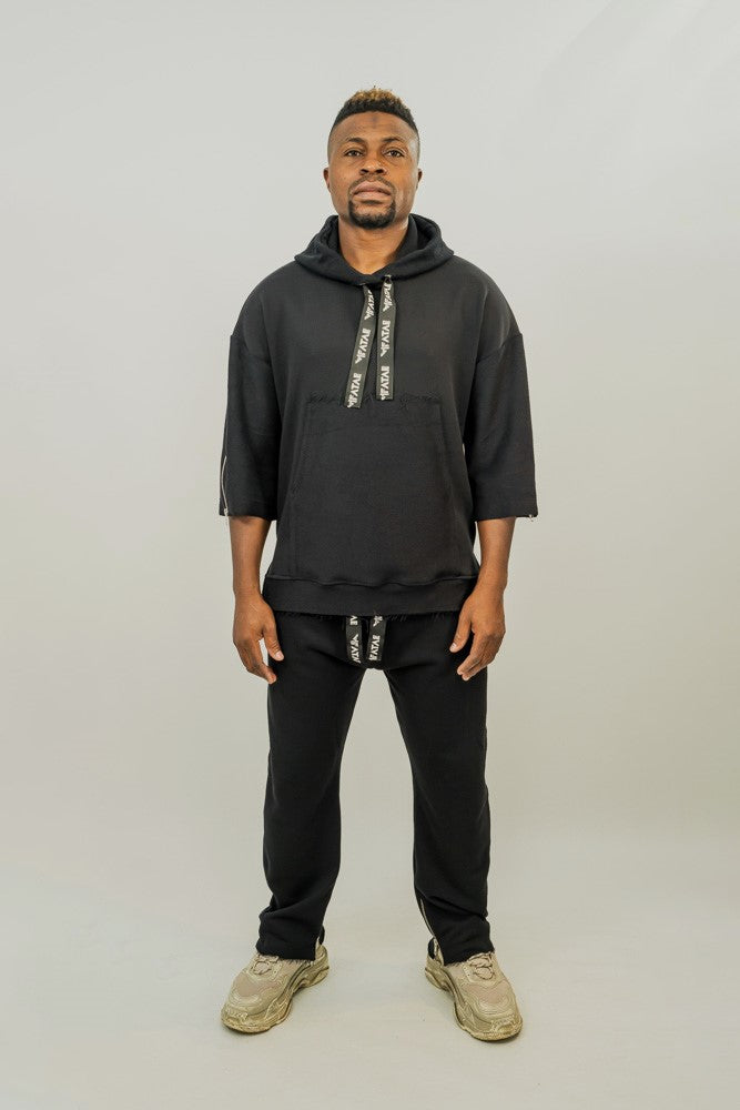 Hanorac negru cu maneca trei sferturi si detalii