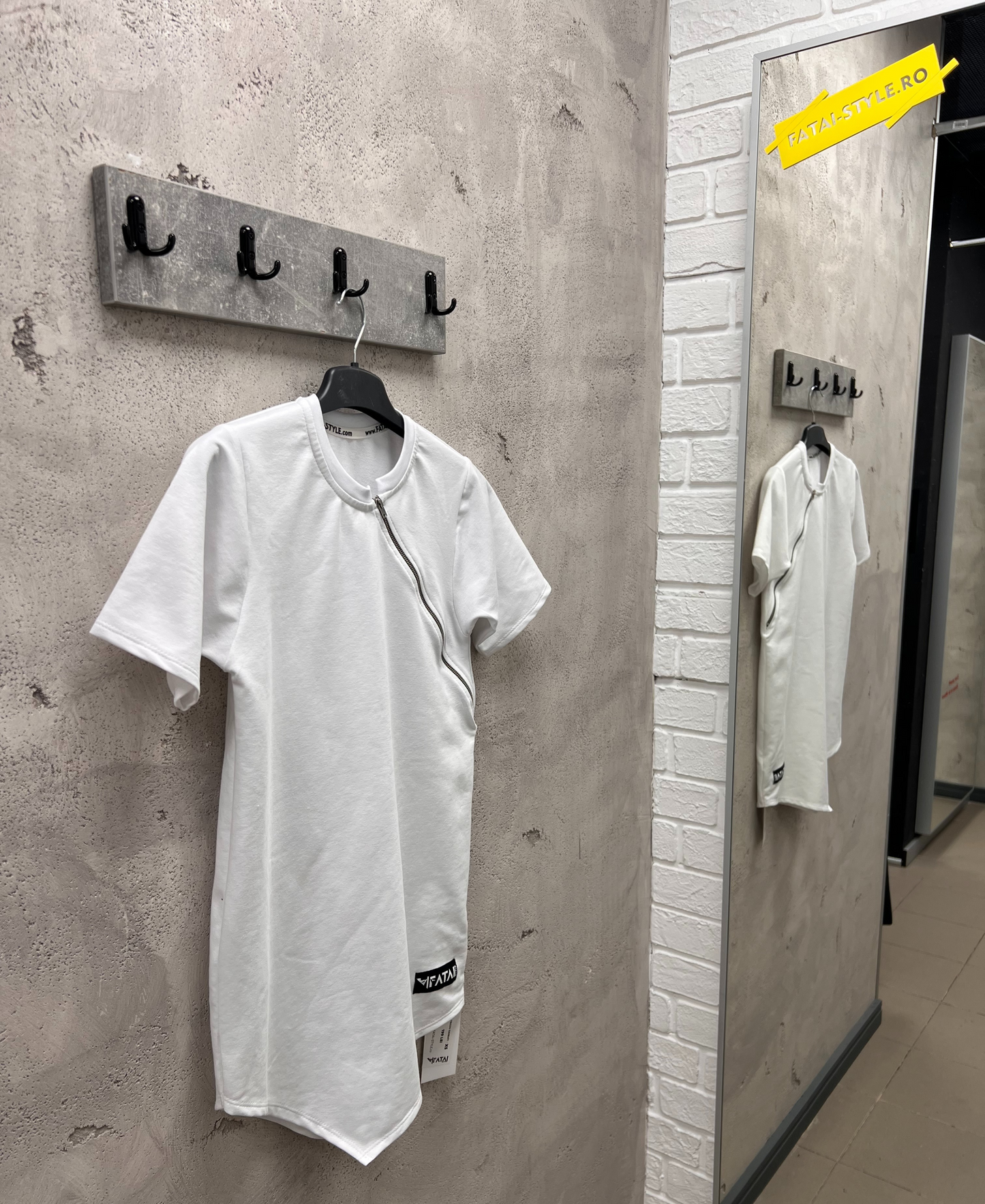 White t-shirt with zip to the neck