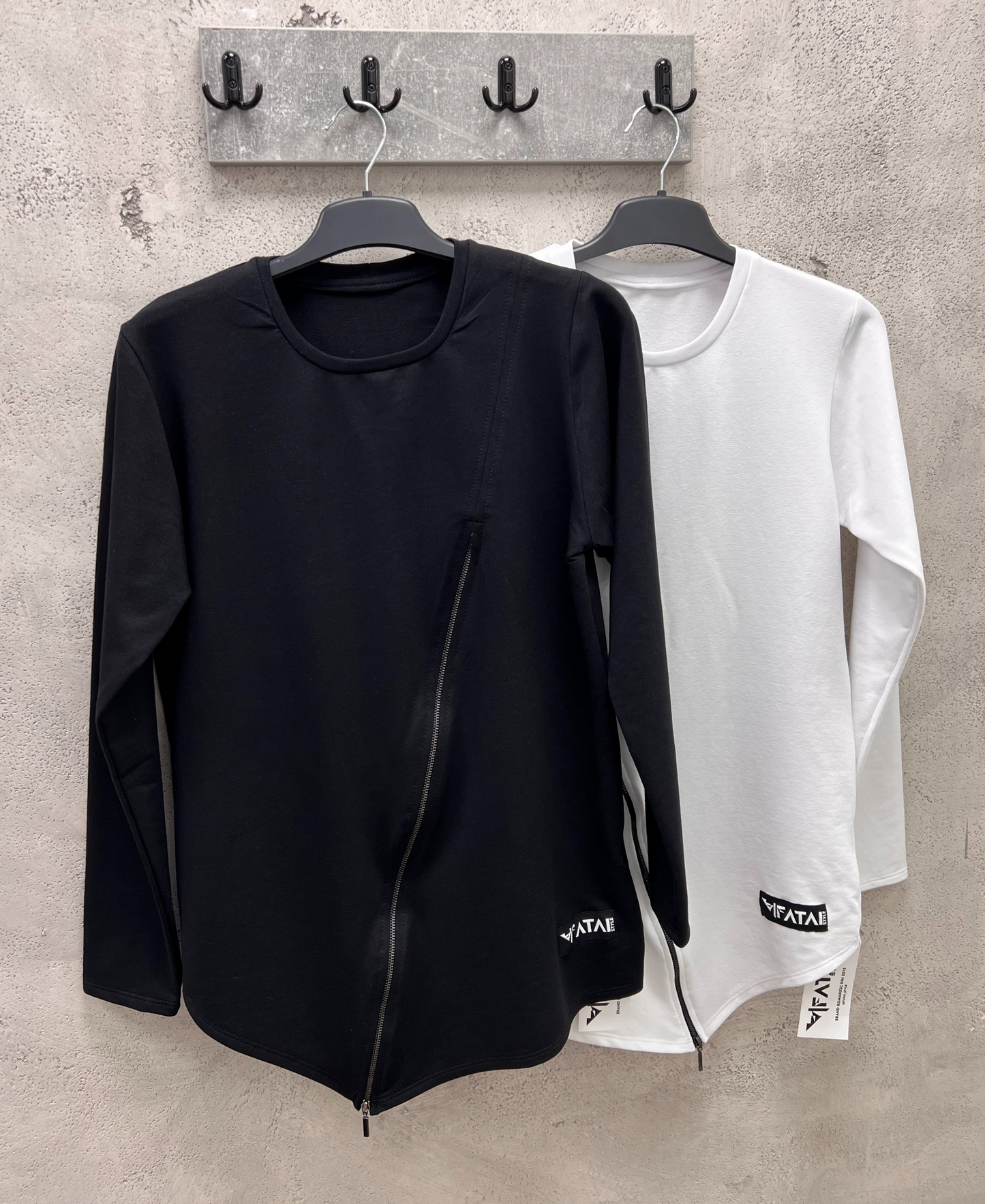 Bluza alba cu fermoar diagonal