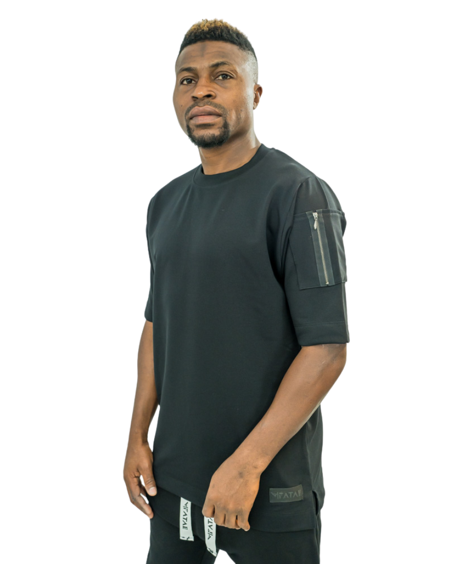 Black t-shirt with zip on the hand