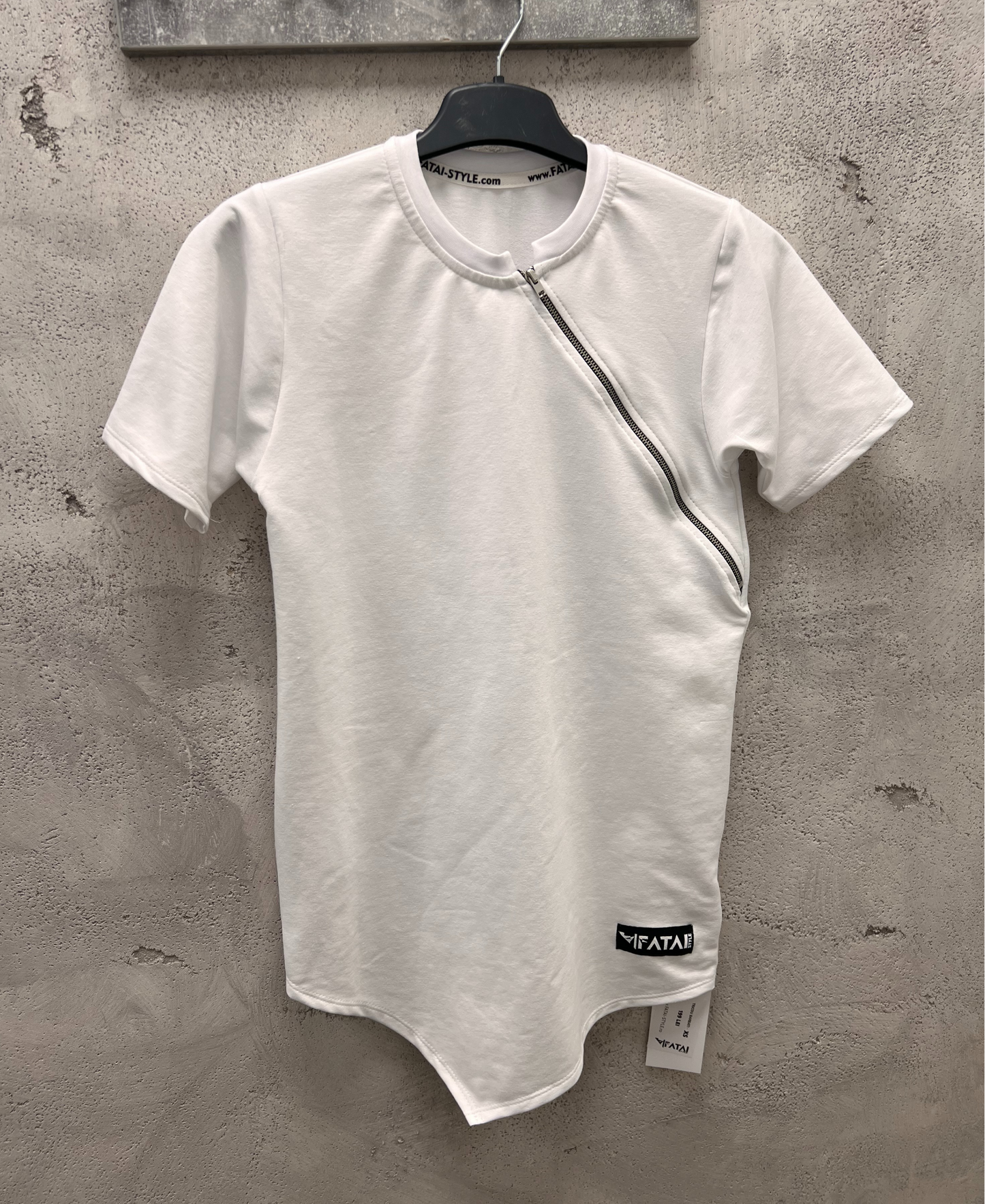 White t-shirt with zip to the neck