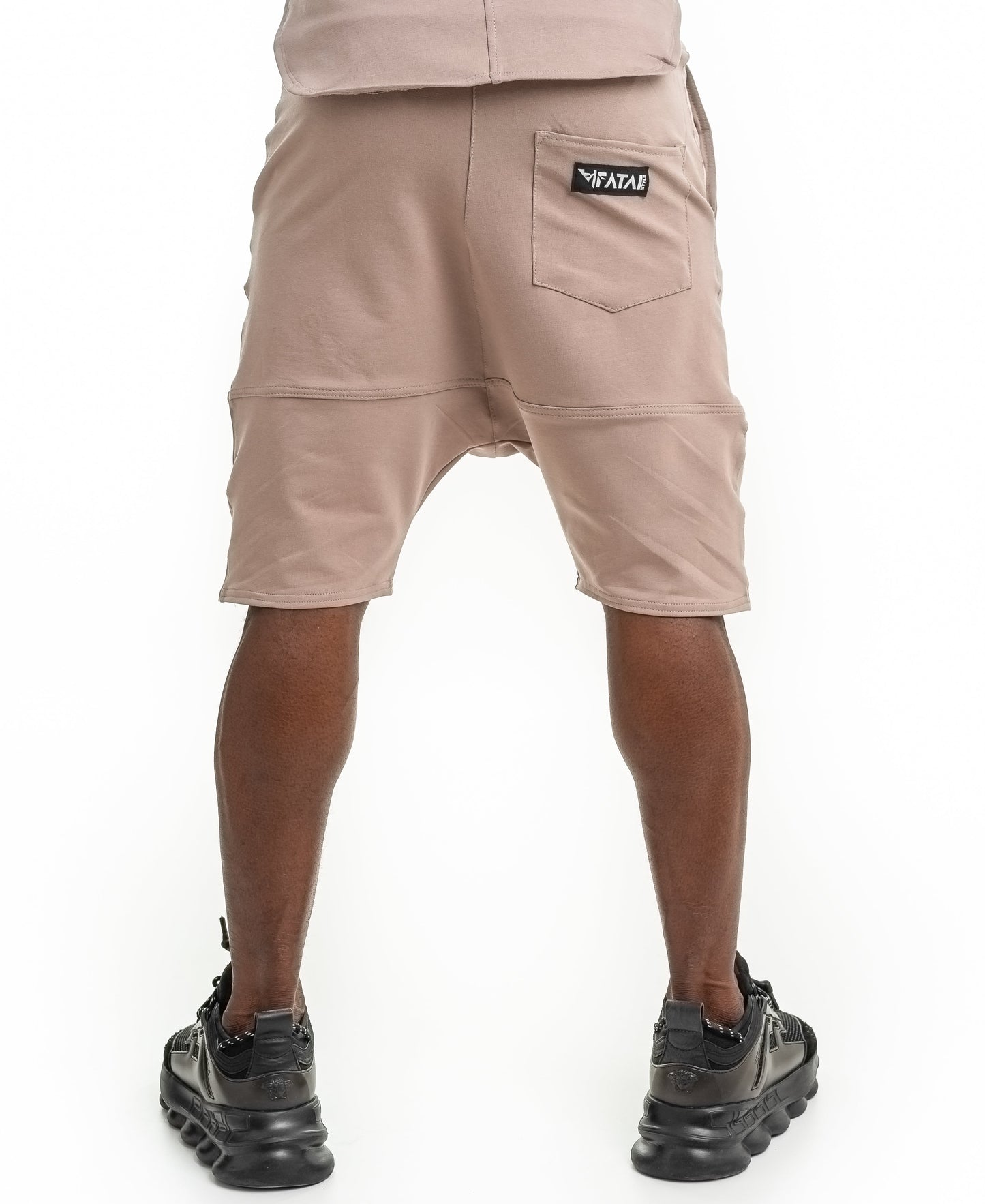 Pantaloni scurti capuccino cu o cusatura la jumatate