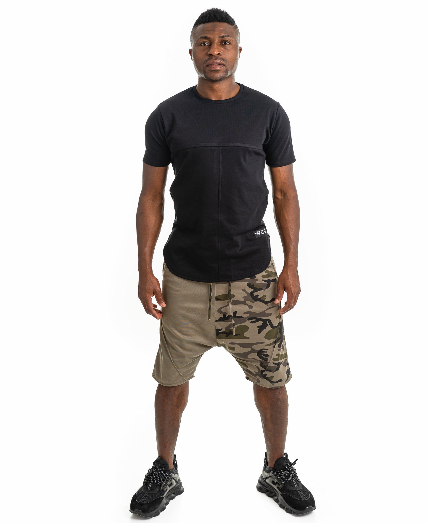 Pantaloni scurti verde si camo