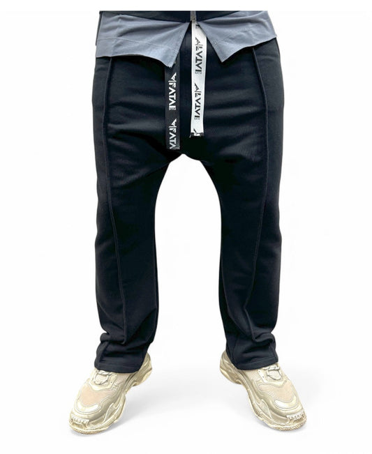 Black trousers with one sewing on the middle, large