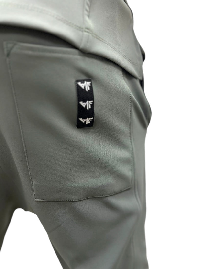 Pantaloni kaki cu design lateral
