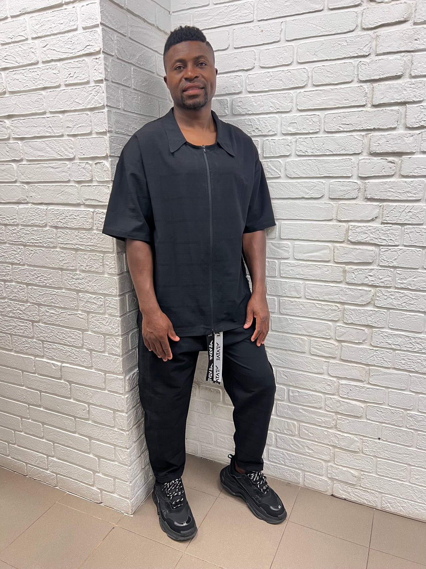 Tricou negru casual cu fermoar