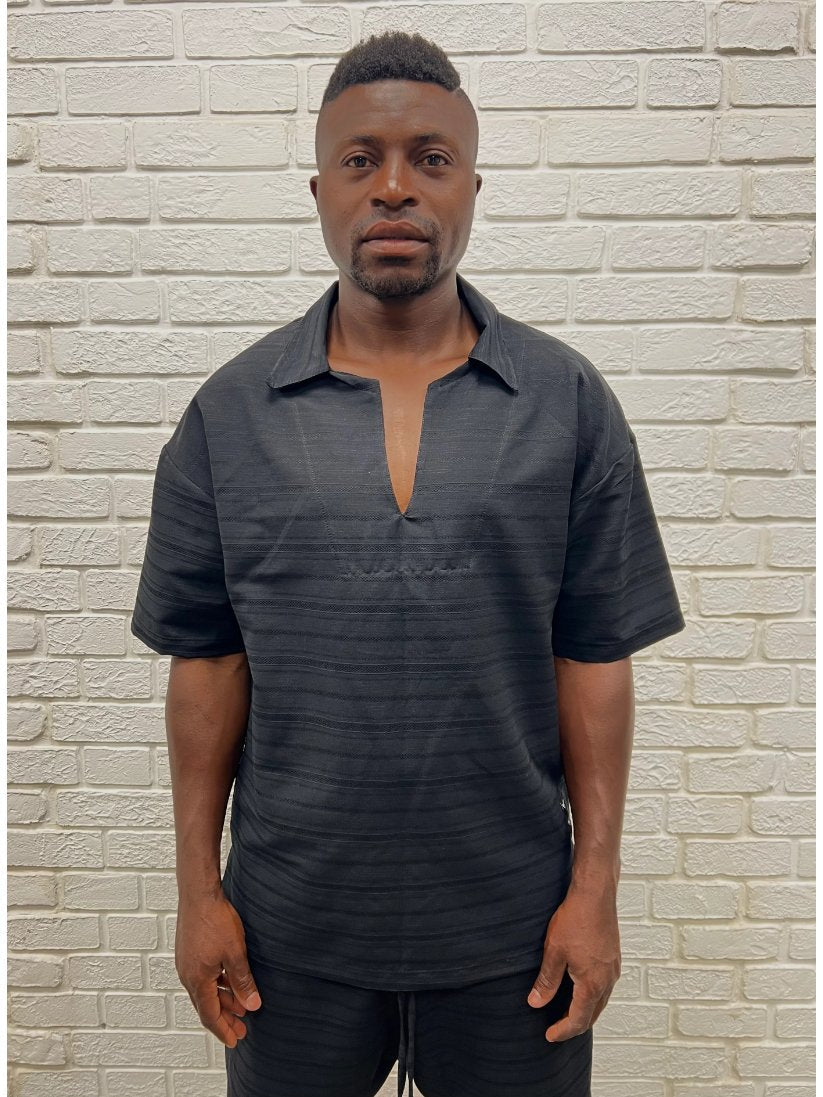 Tricou negru cu decolteu