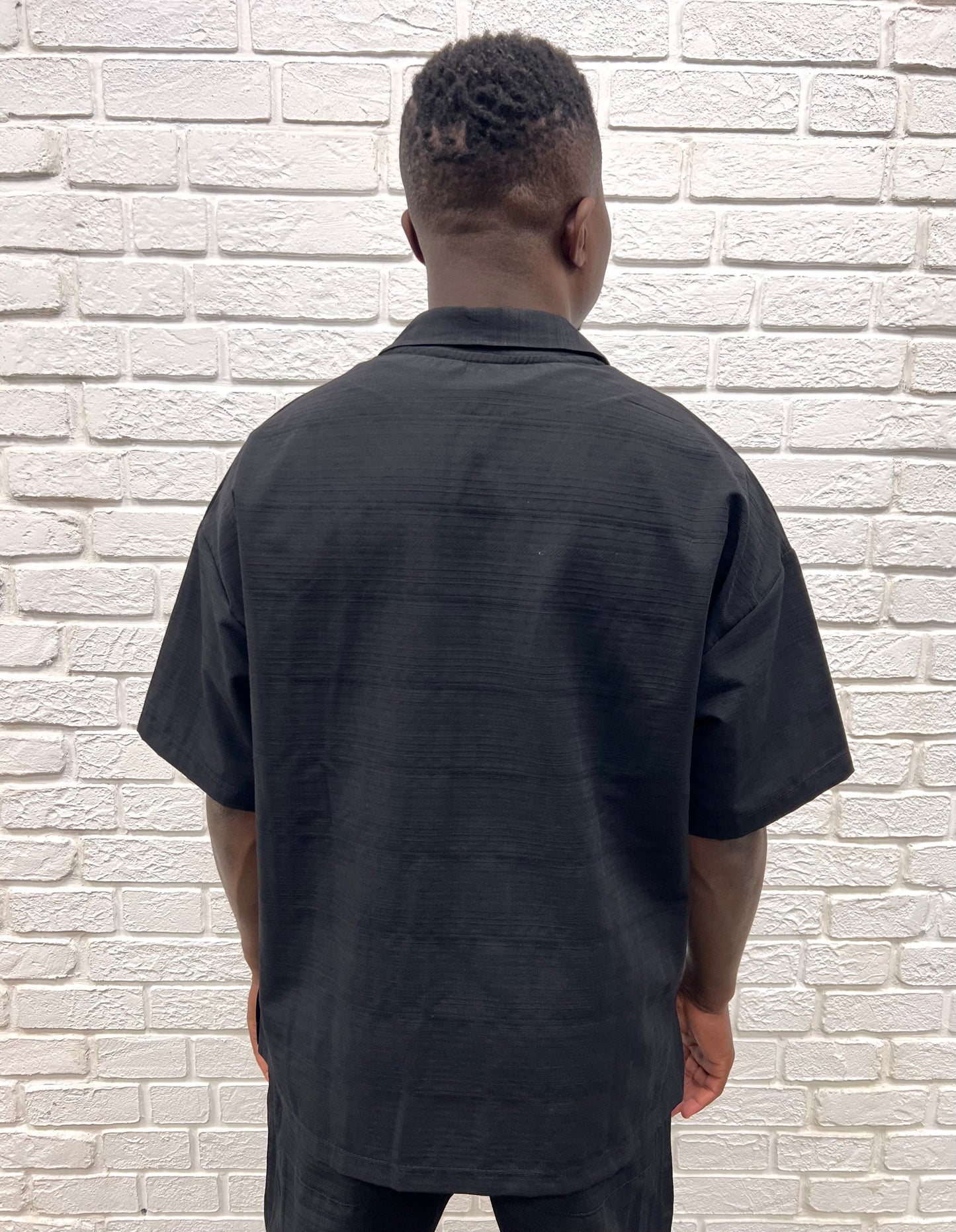 Tricou negru cu decolteu