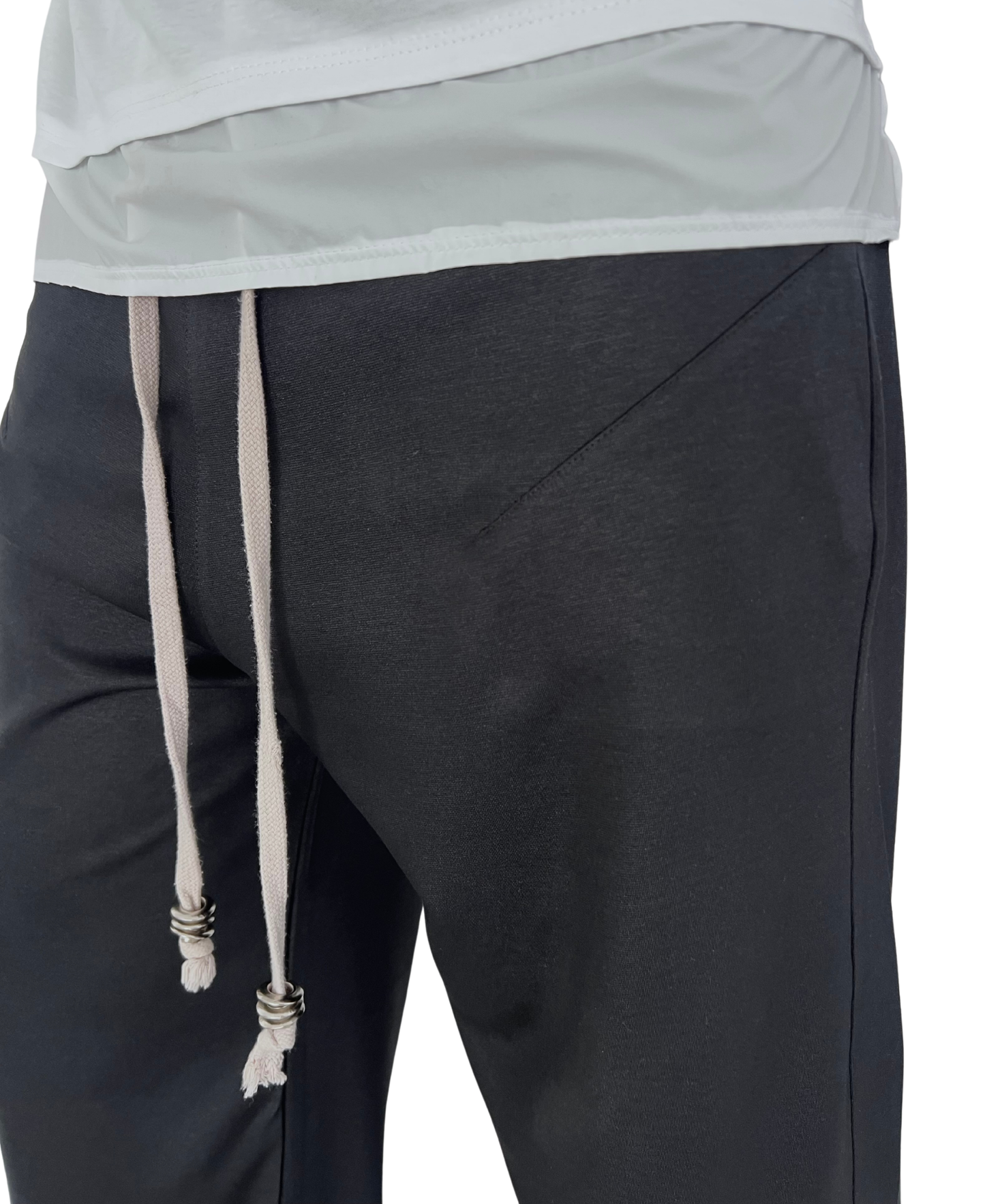 Pantaloni negri cu snur crem si cusaturi de design