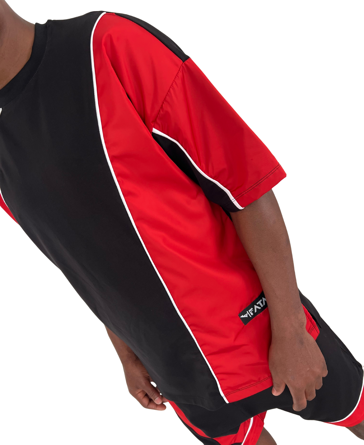 Tricou negru cu detalii din fas rosii si vipusca alba