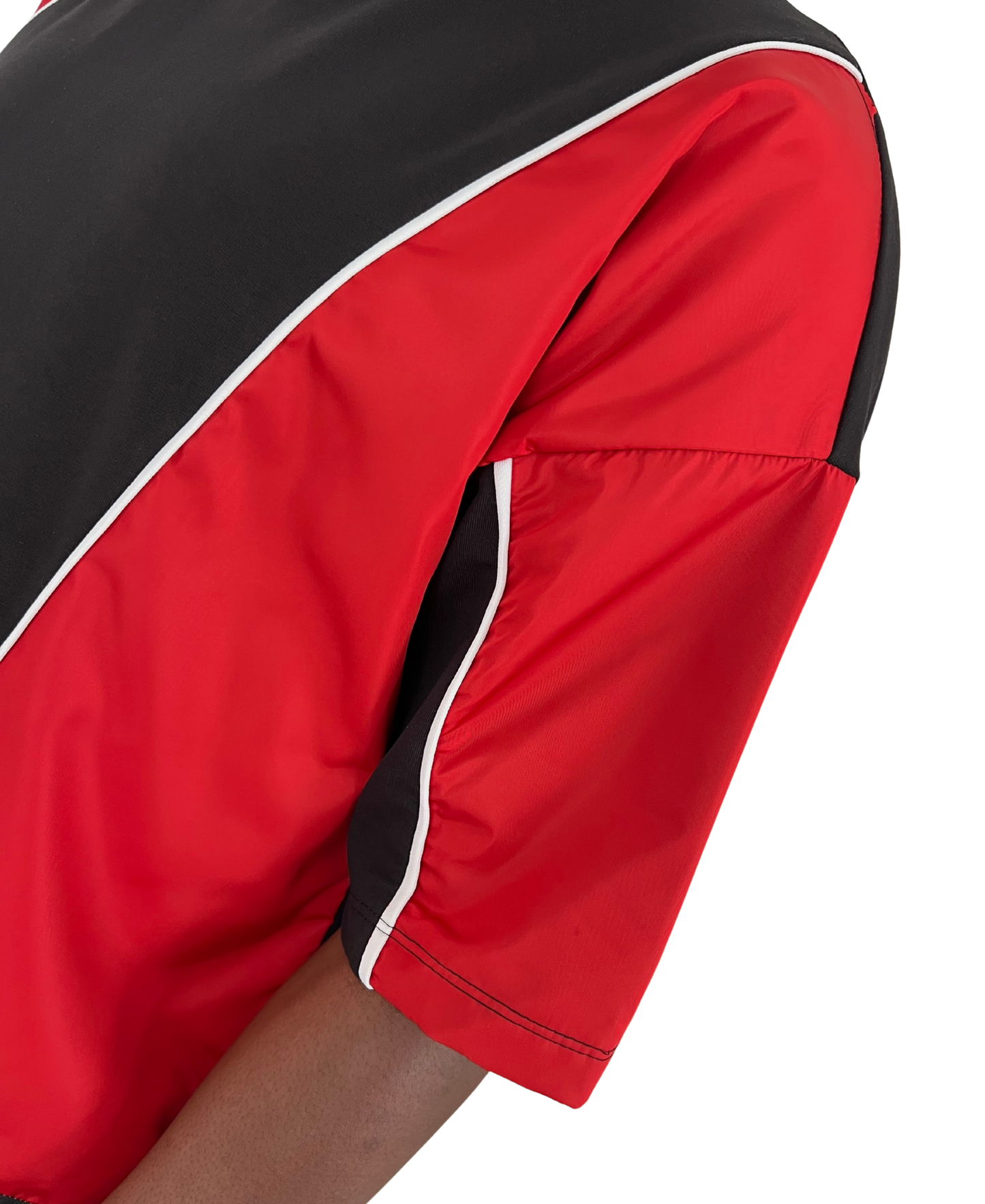 Tricou negru cu detalii din fas rosii si vipusca alba