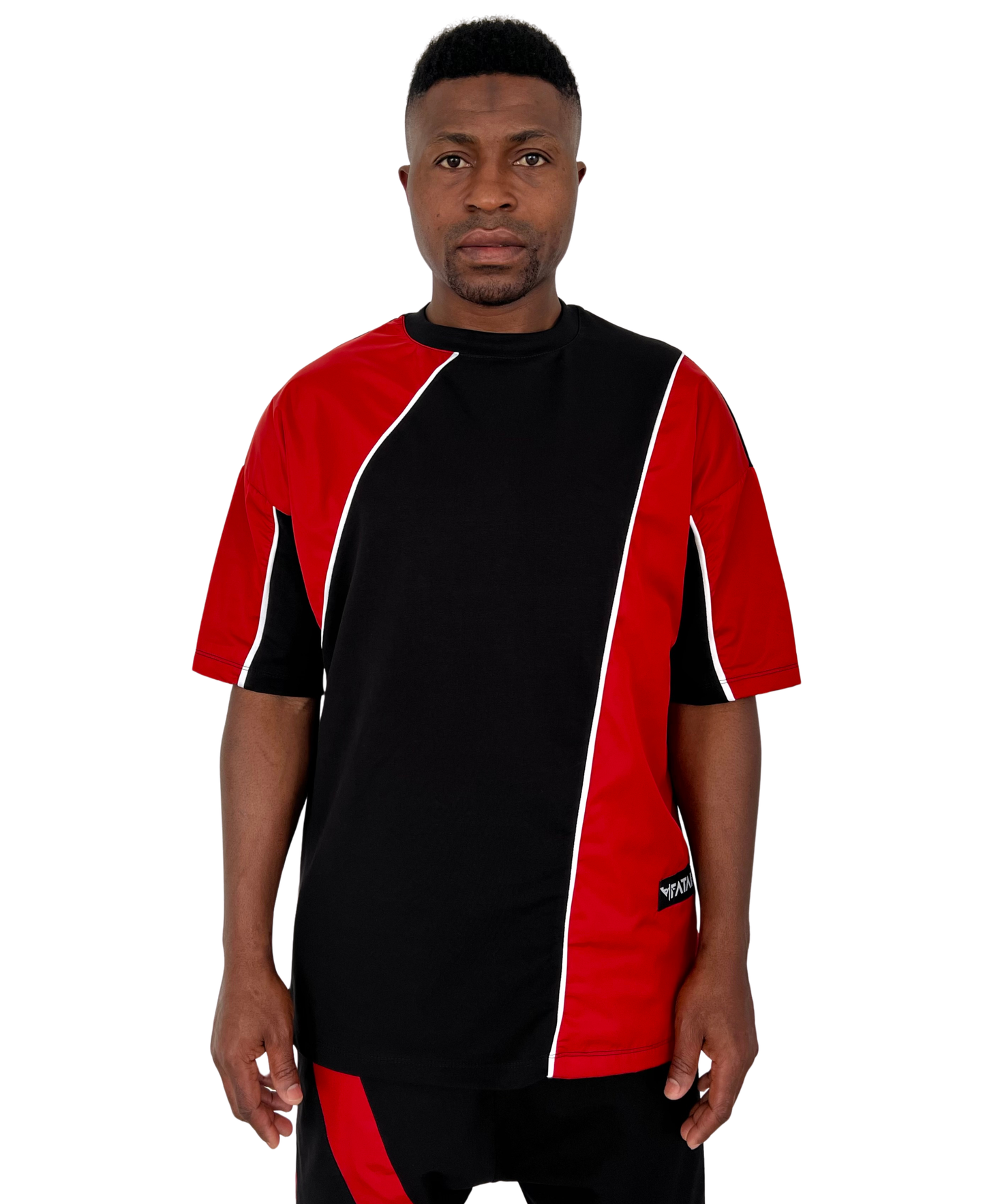 Tricou negru cu detalii din fas rosii si vipusca alba