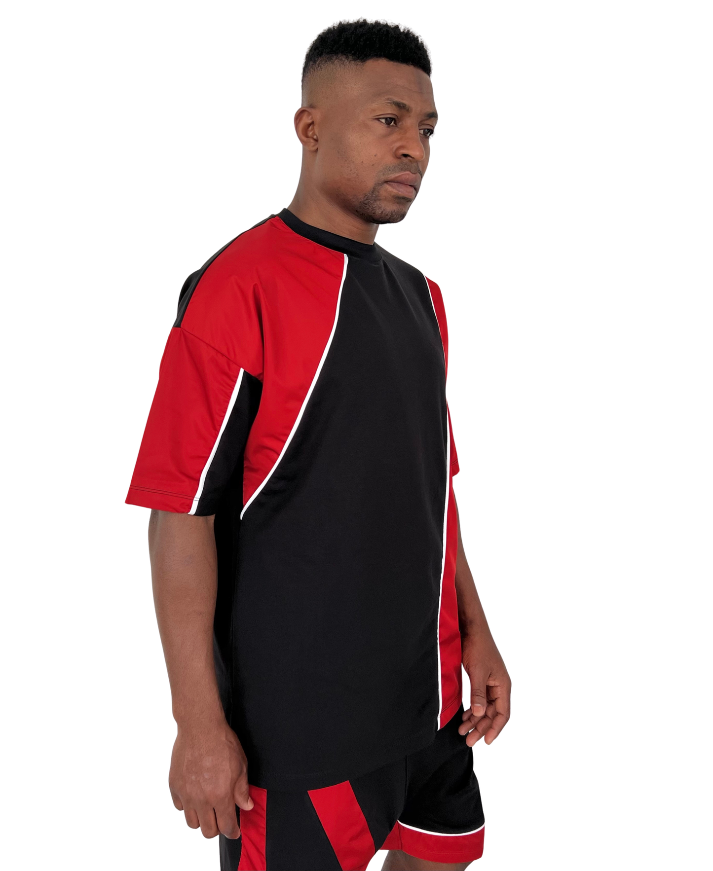 Tricou negru cu detalii din fas rosii si vipusca alba