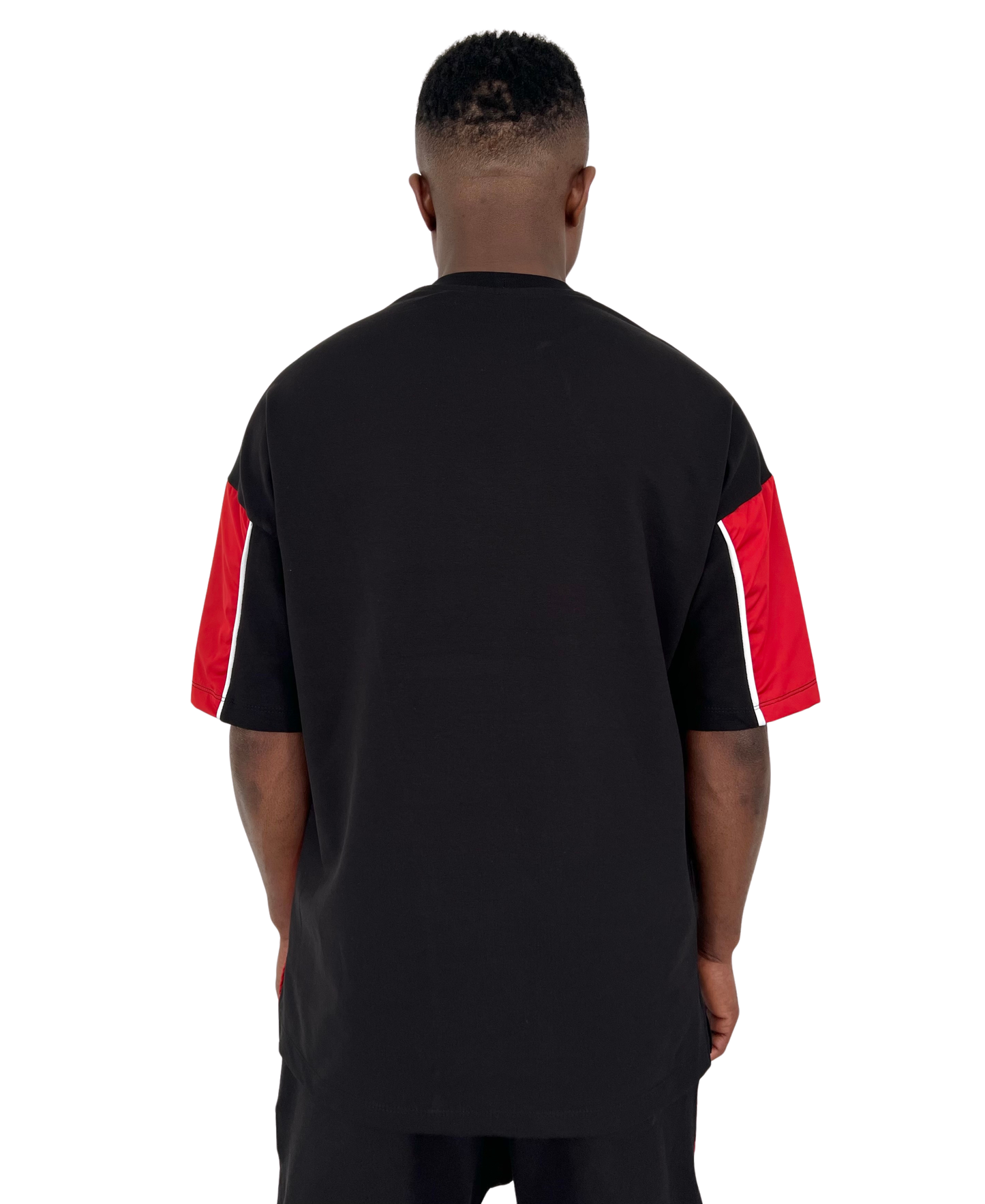 Tricou negru cu detalii din fas rosii si vipusca alba