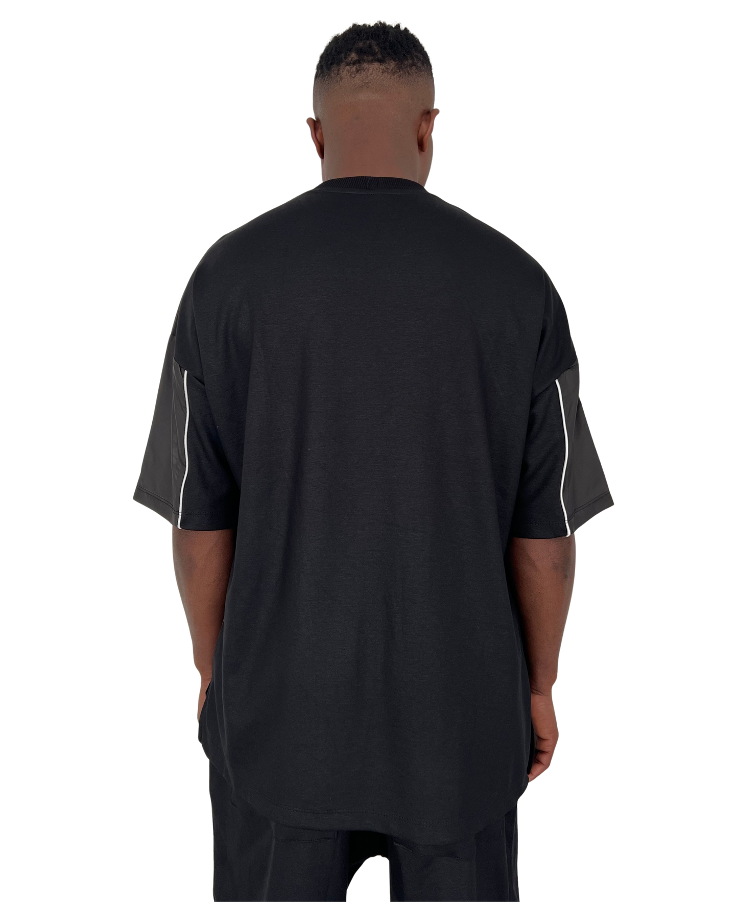 Tricou negru cu detalii din fas negre si vipusca alba