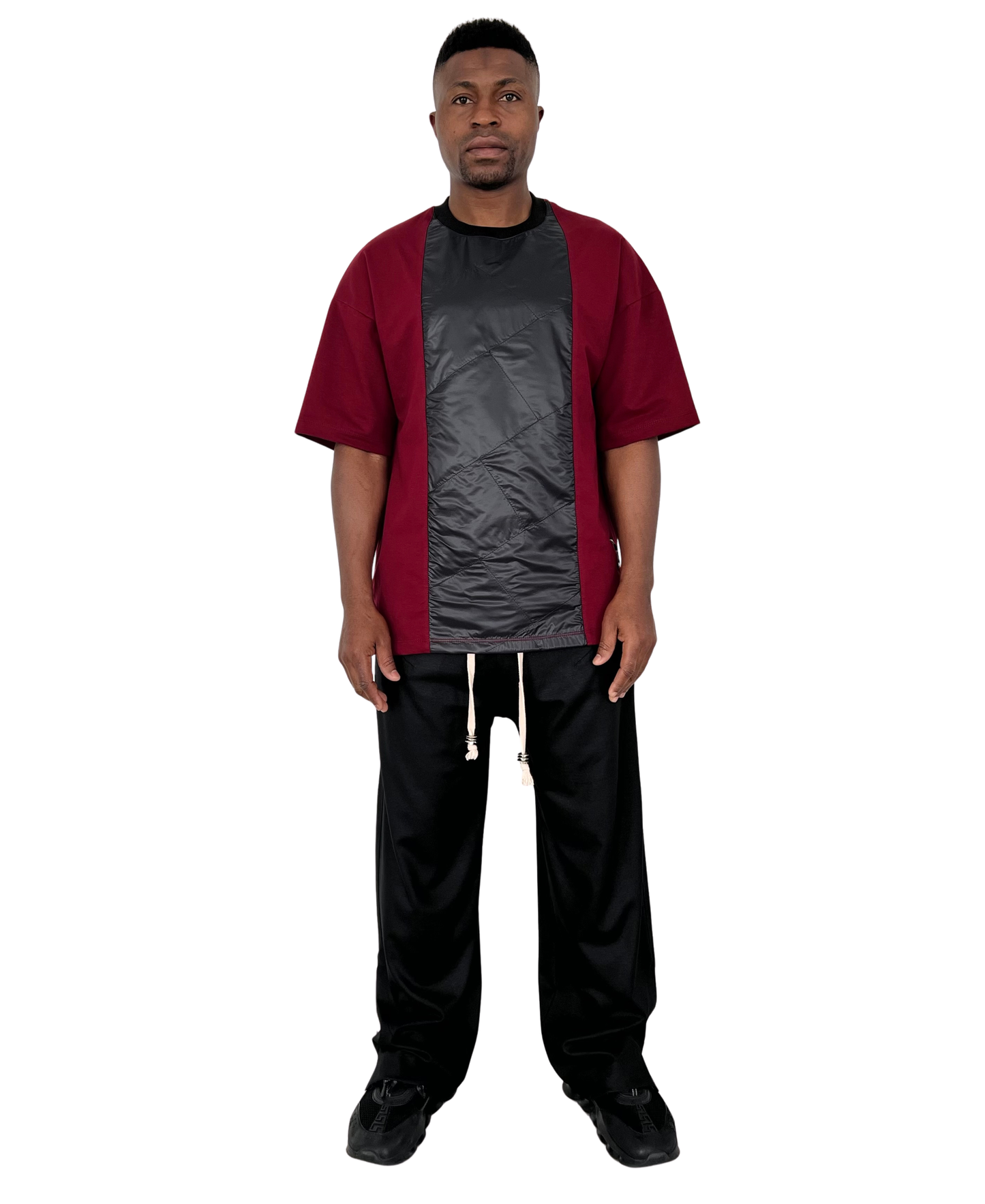 Tricou burgundy cu design din fas negru pe fata