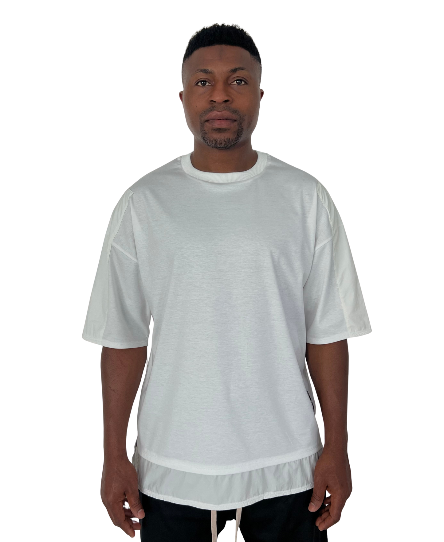 Tricou alb cu extensie si detalii de fas