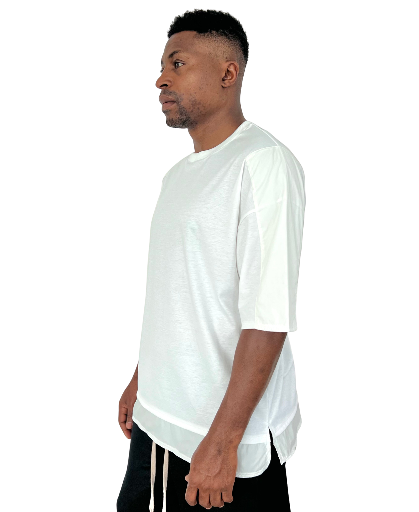 Tricou alb cu extensie si detalii de fas