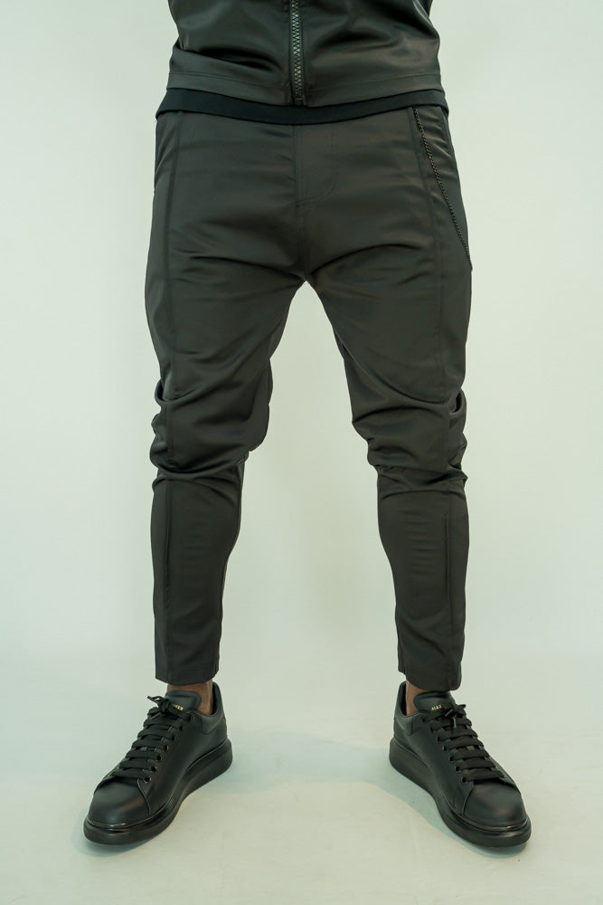 Black casual/elegant trousers with removable chain