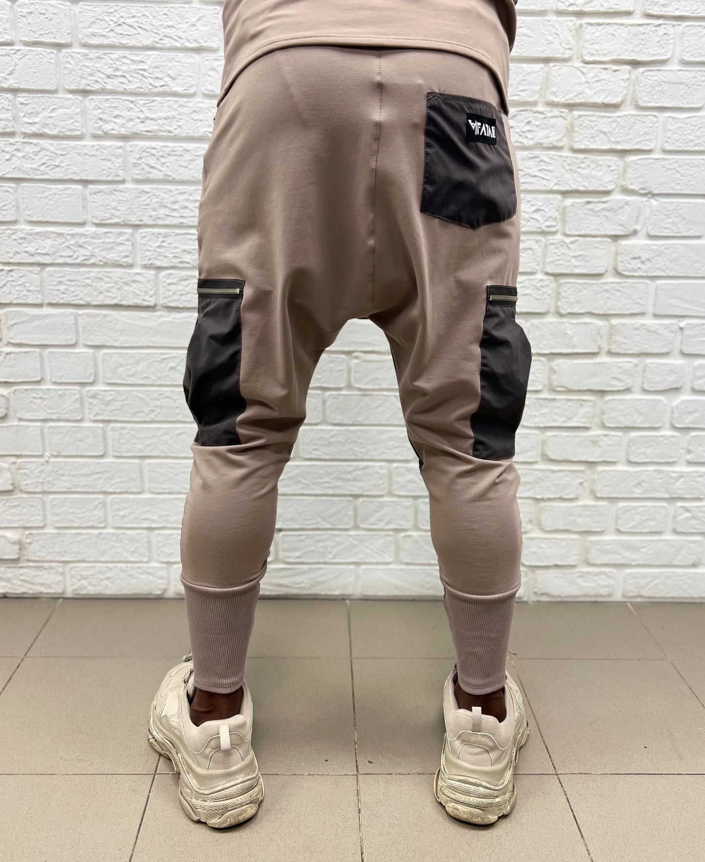 Cappuccino trousers combined with velvet leather