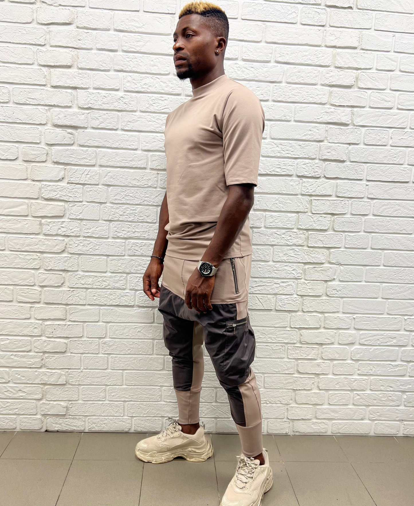 Cappuccino trousers combined with velvet leather