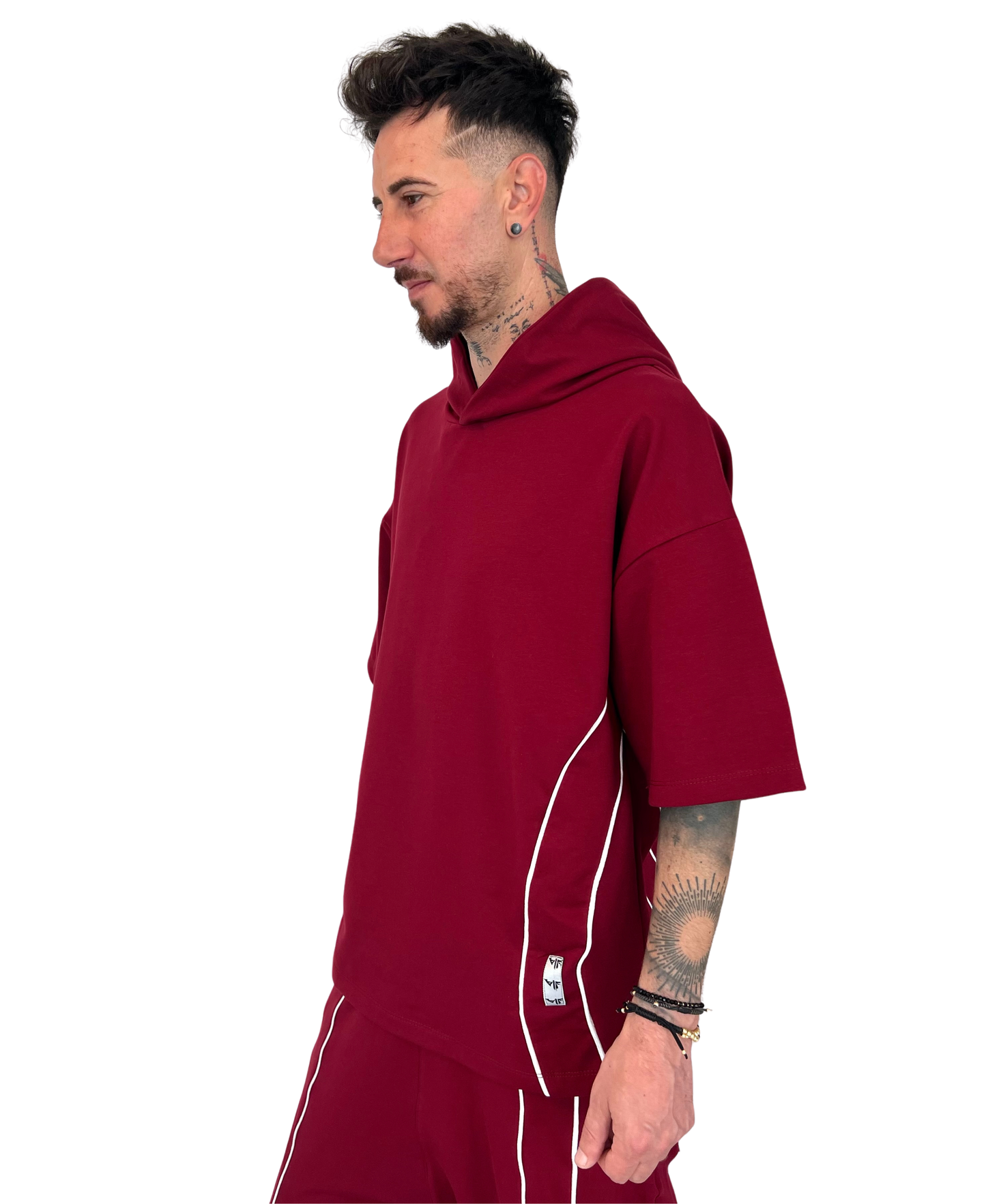 Tricou burgundy cu vipusca alba