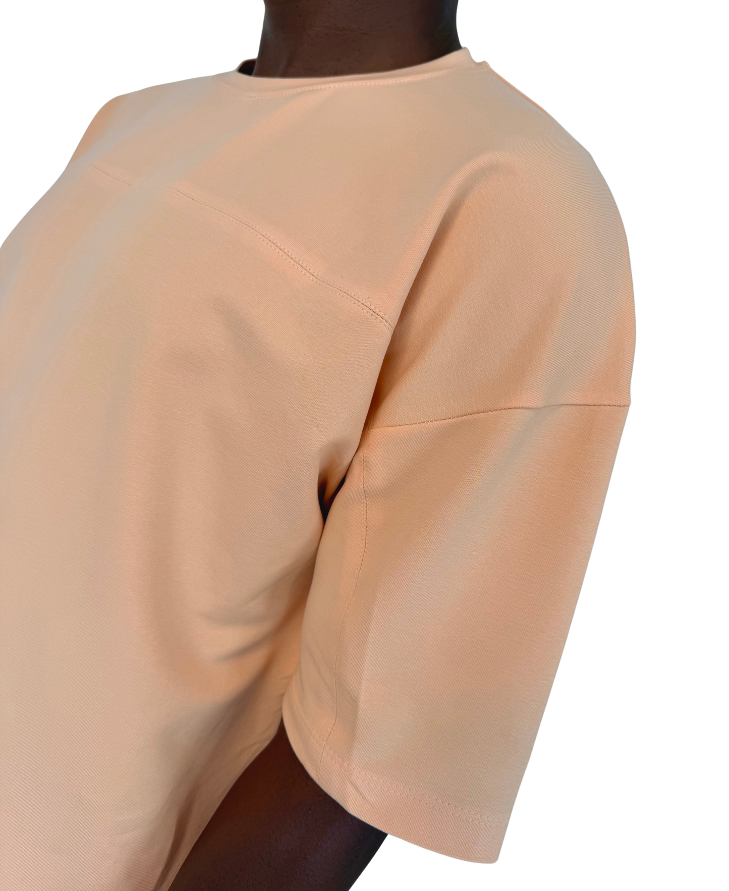Tricou cu diverse cusaturi in nuanta somon