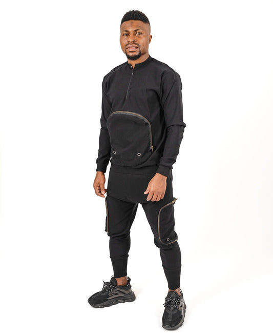 Compleu negru cu buzunare si fermoare de alama (buzunar detasabil la pantalon)