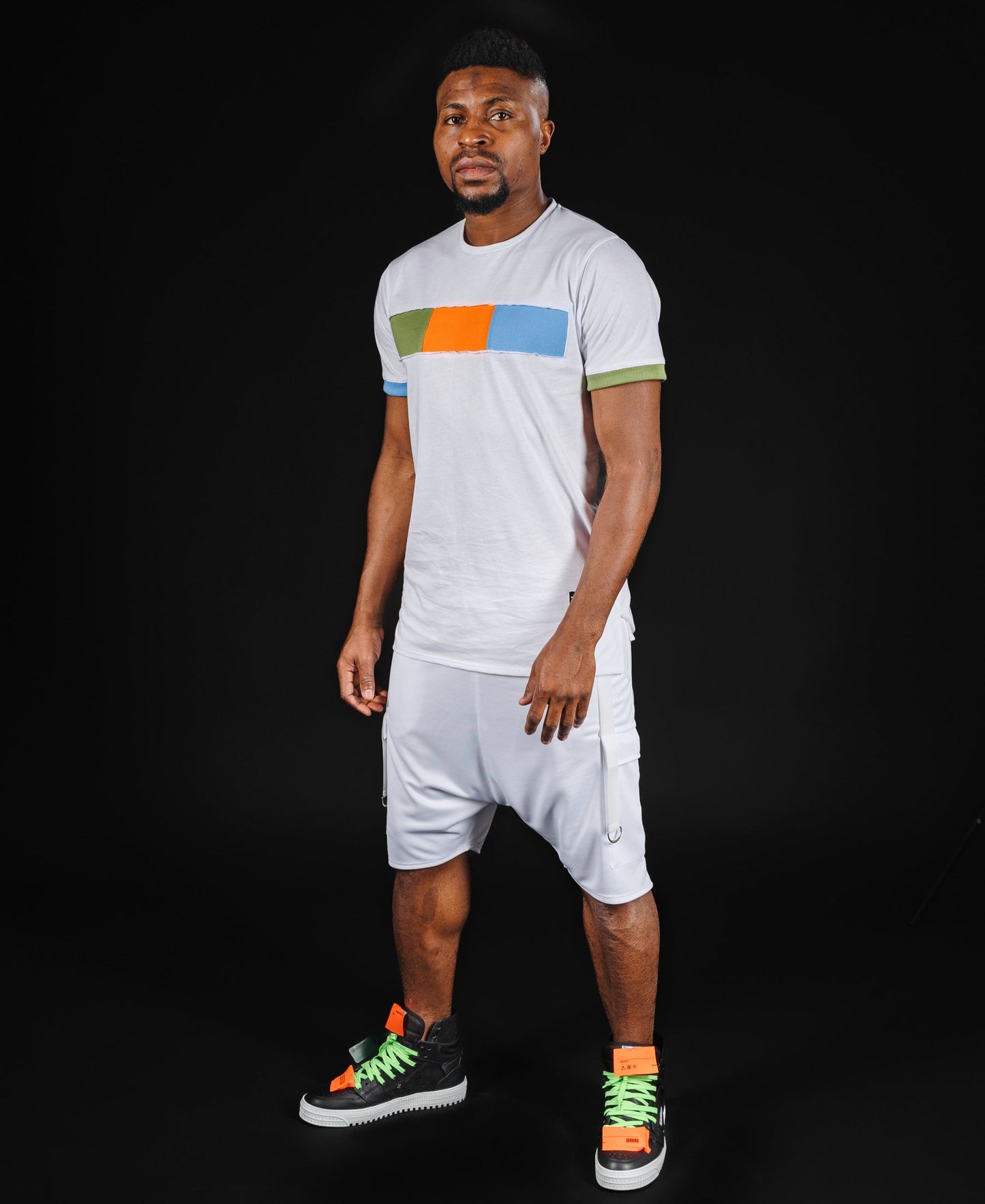 Pantaloni albi cu accesorii albe