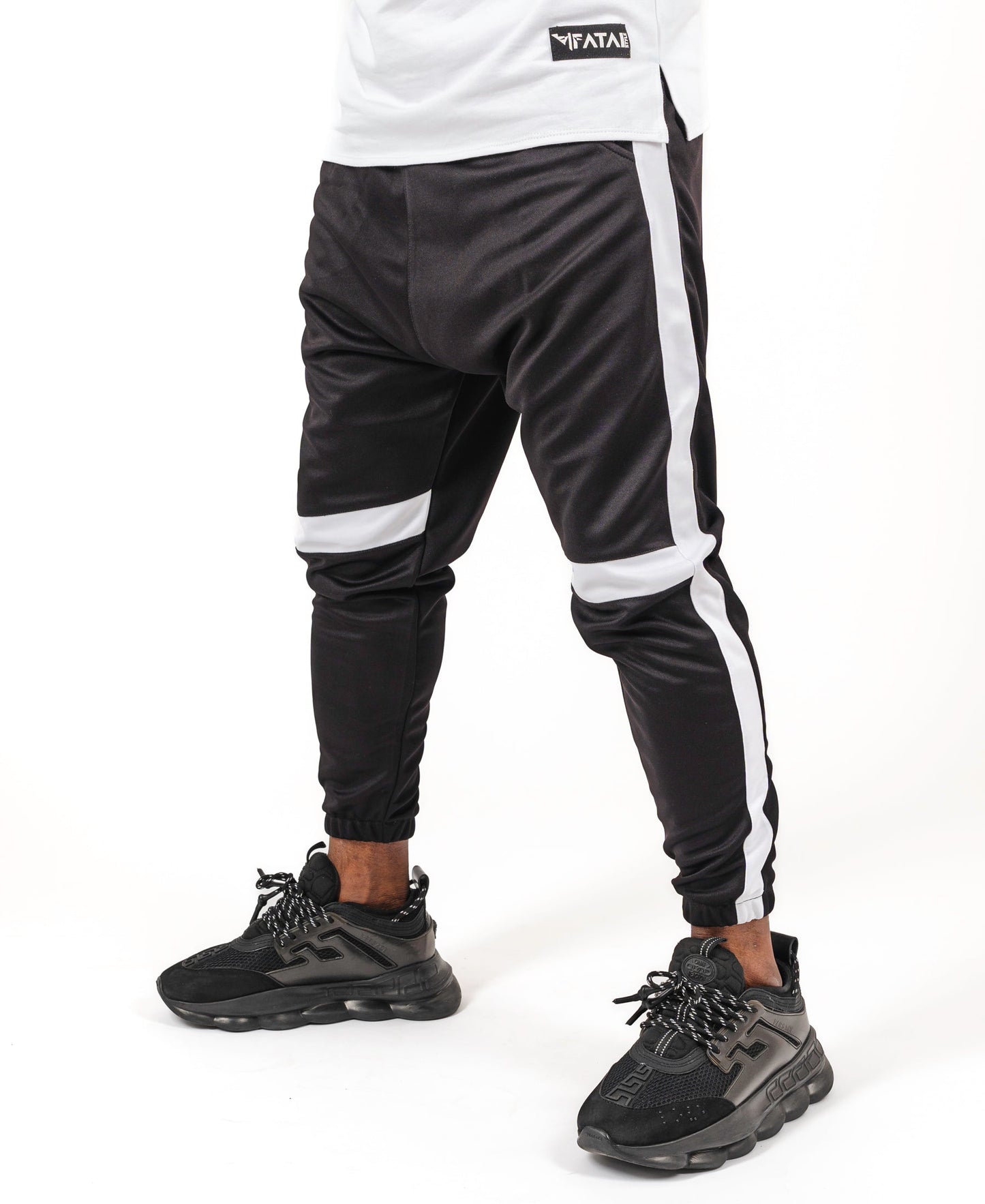 Pantaloni negri cu dungi albe