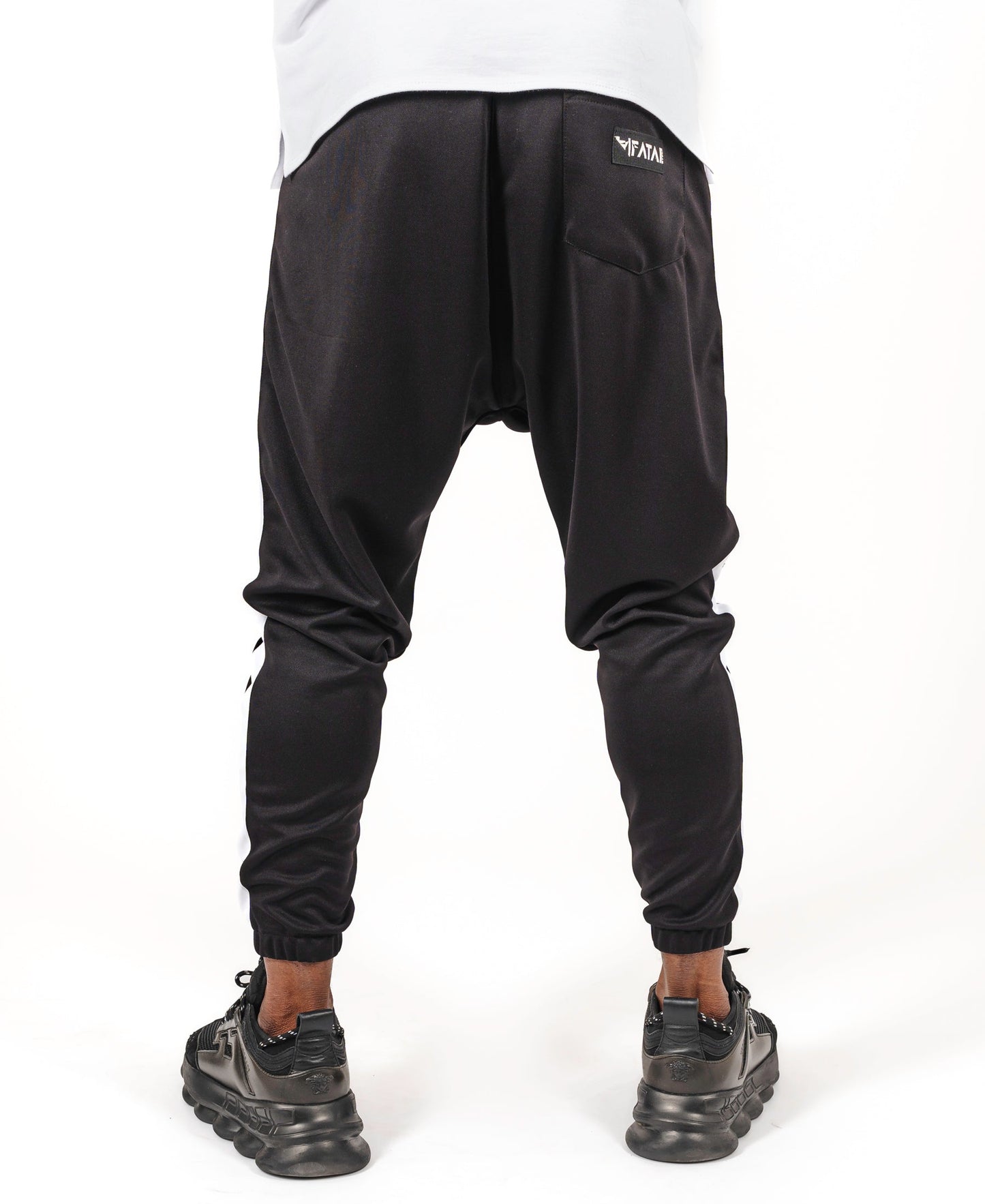 Pantaloni negri cu dungi albe