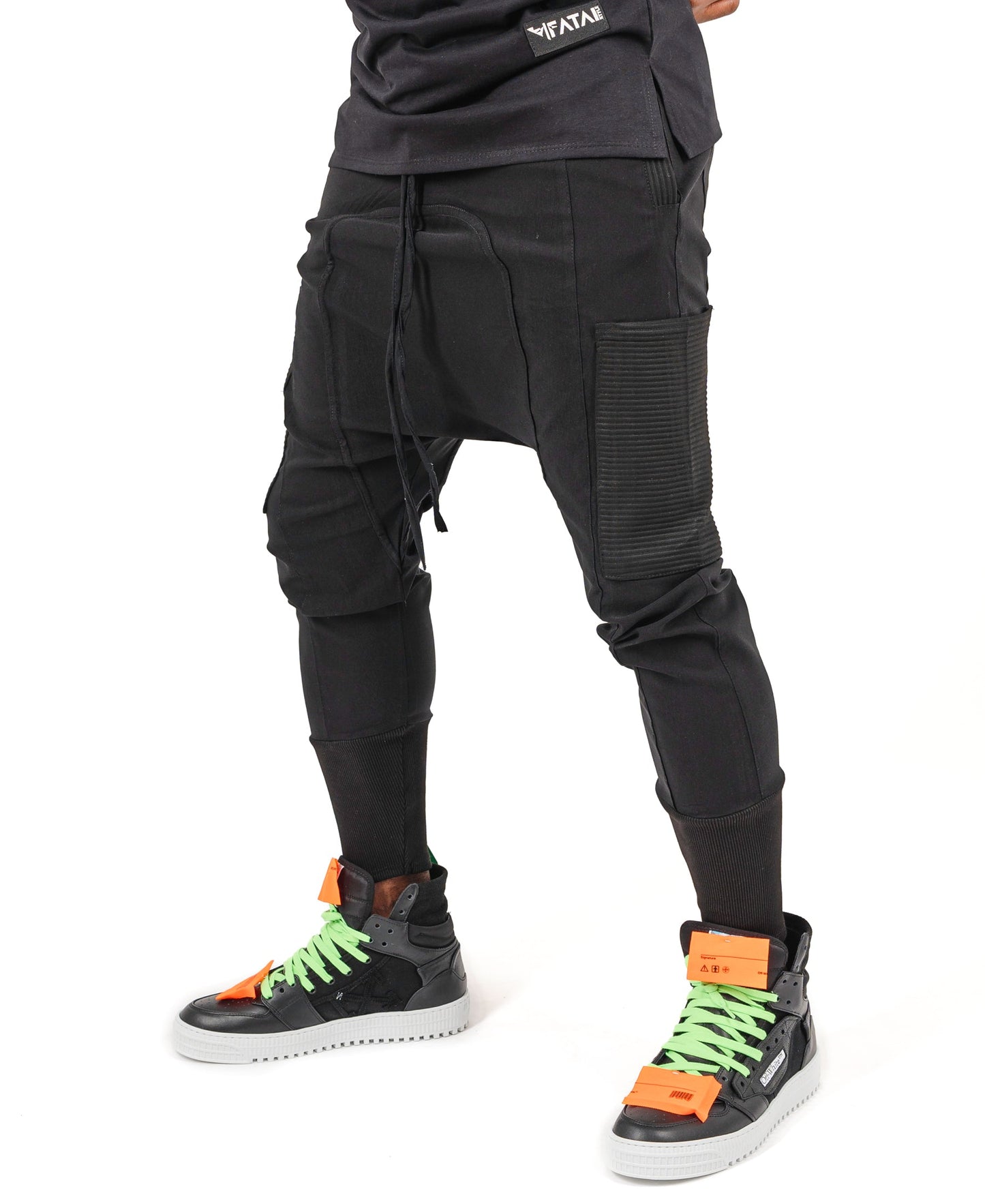 Pantaloni negri design deosebit