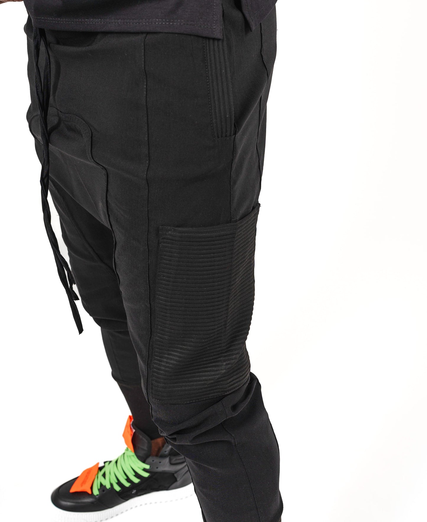 Pantaloni negri design deosebit