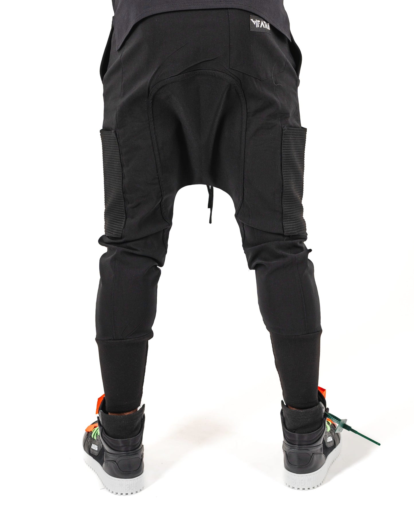 Pantaloni negri design deosebit