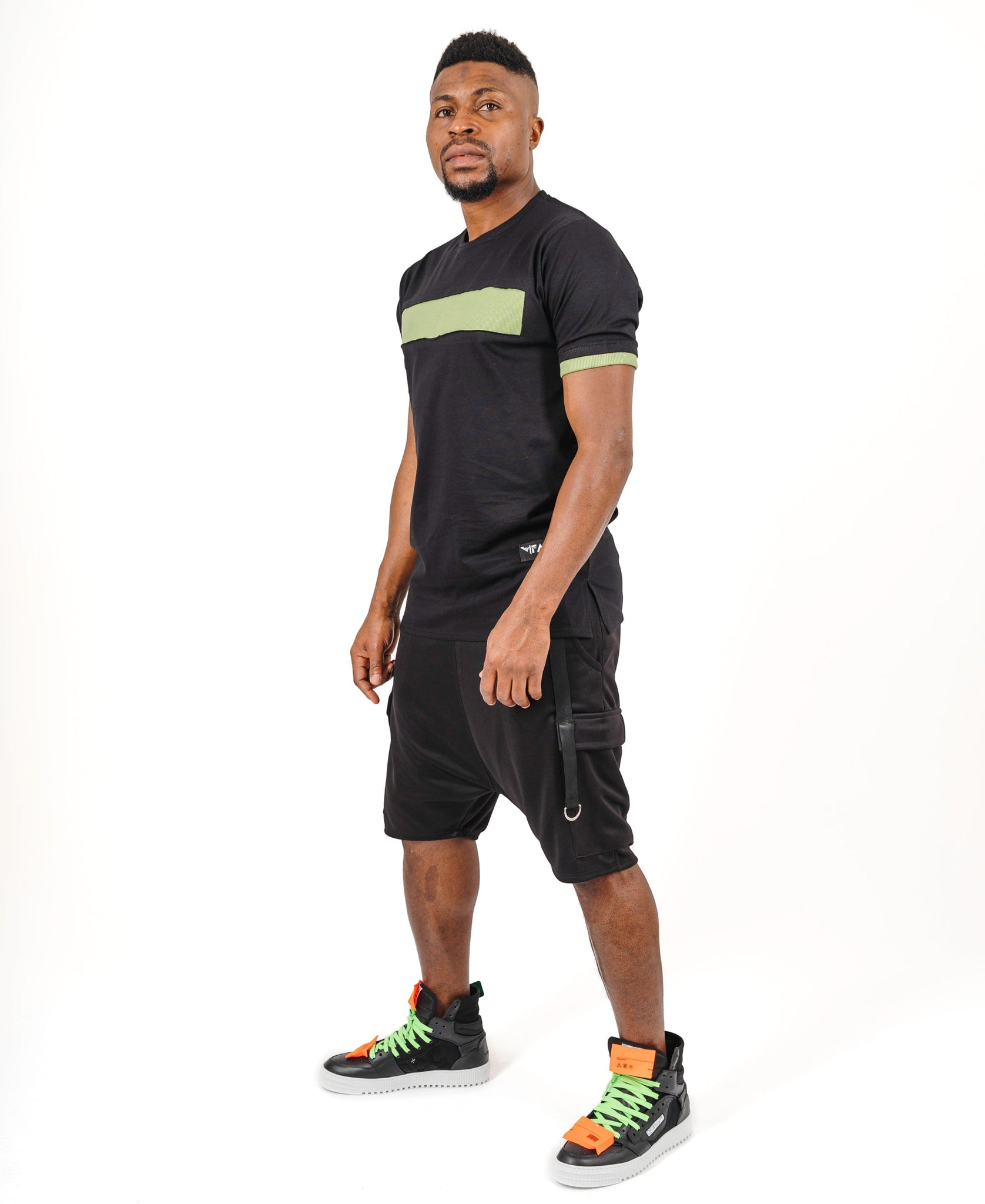 Tricou negru cu design verde