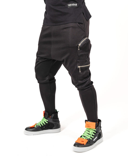Pantaloni negri cu multiple buzunare cu fermoare
