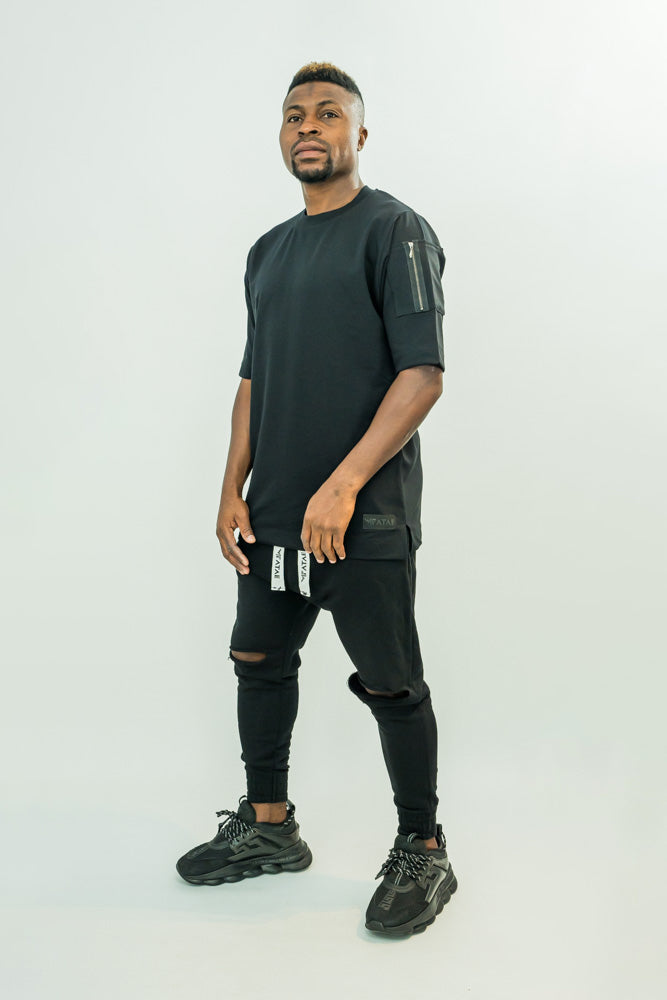 Black t-shirt with zip on the hand