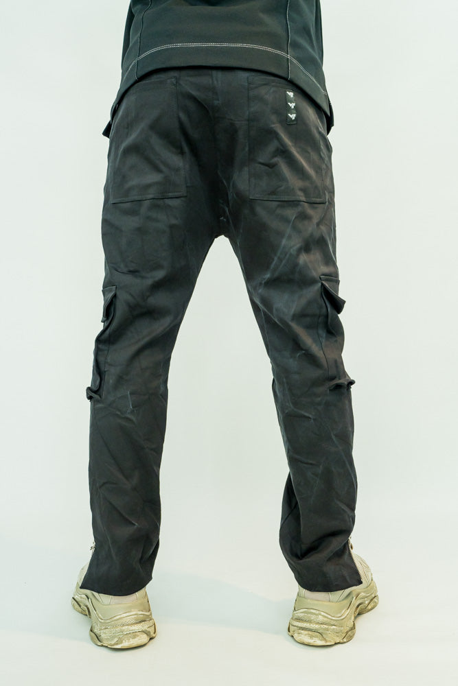 Blugi elasteci cu buzunare laterale, largi jos (negru in degrade)