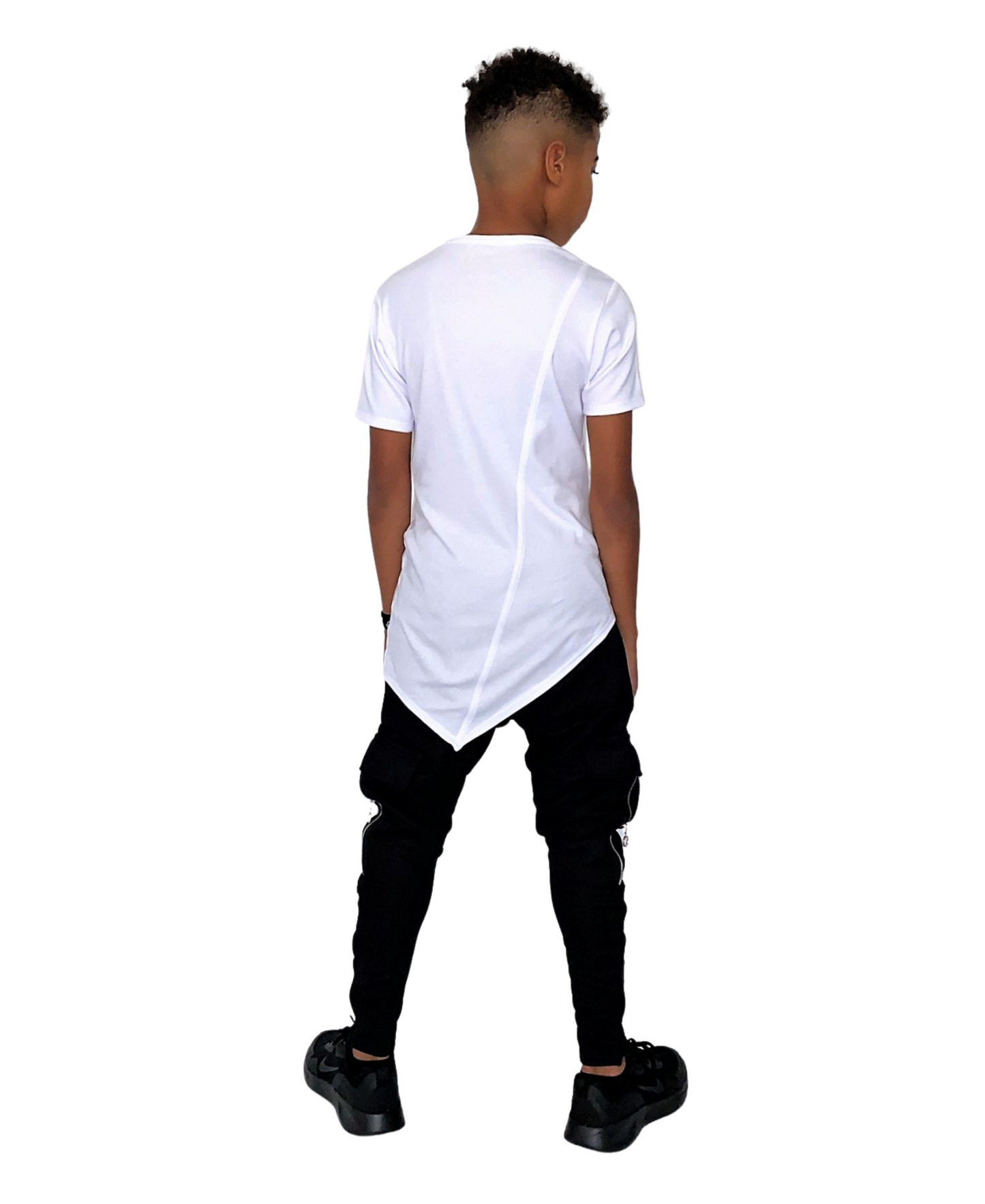 Compleu unisex cu pantaloni negri si tricou alb