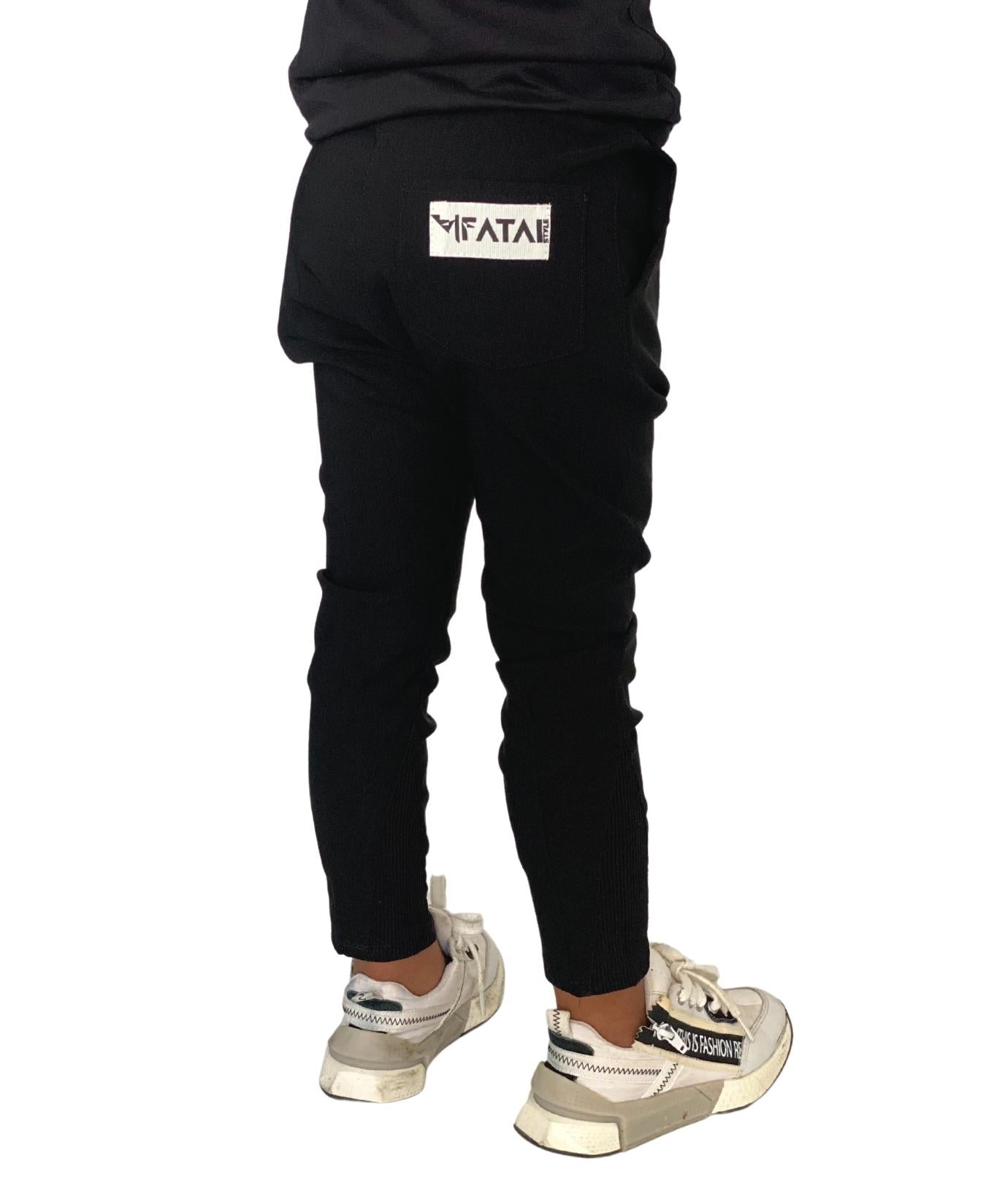Pantaloni unisex negru cu detalii la gamba